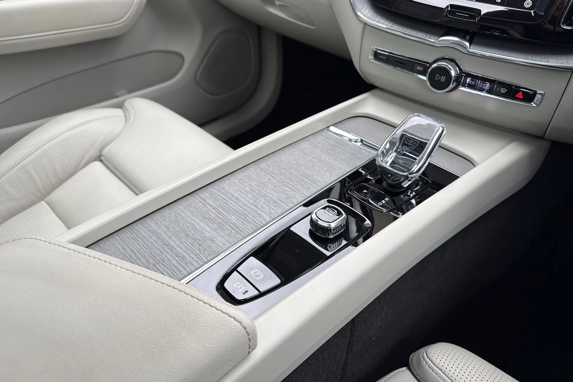 Volvo XC60 thumbnail image number 45