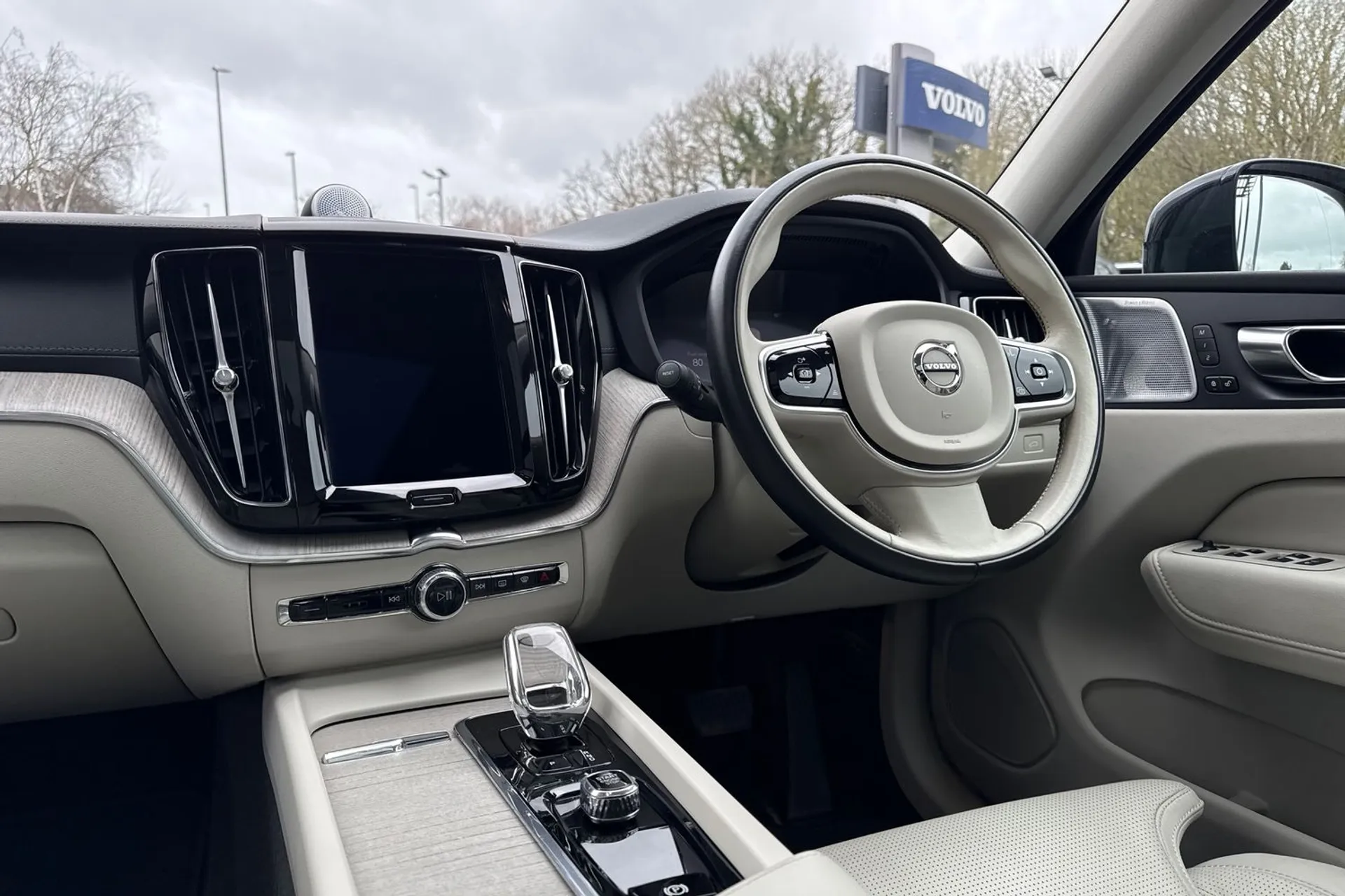 Volvo XC60 thumbnail image number 36