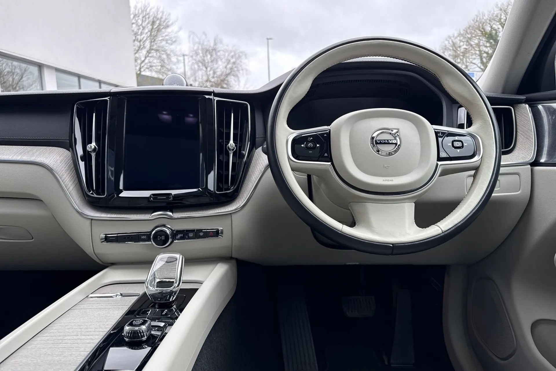 Volvo XC60 thumbnail image number 35