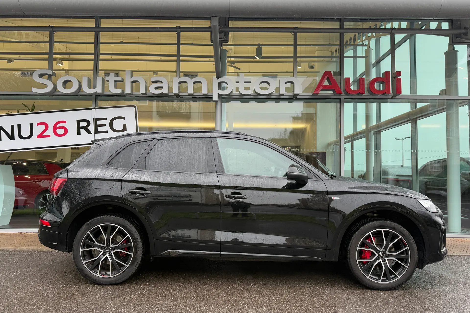 Audi Q5 thumbnail image number 2