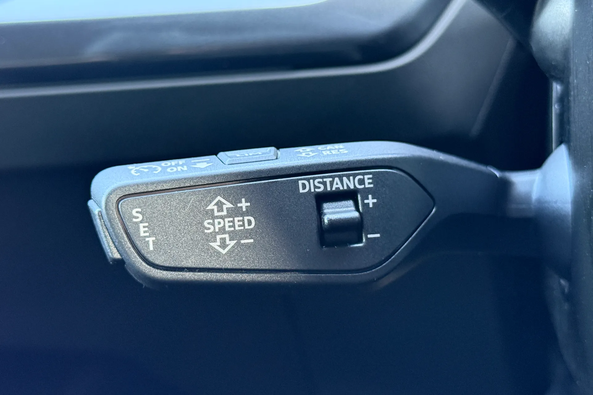 Audi Q4 thumbnail image number 16