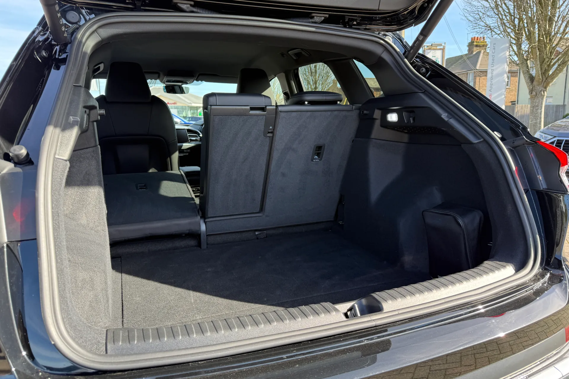 Audi Q4 thumbnail image number 35