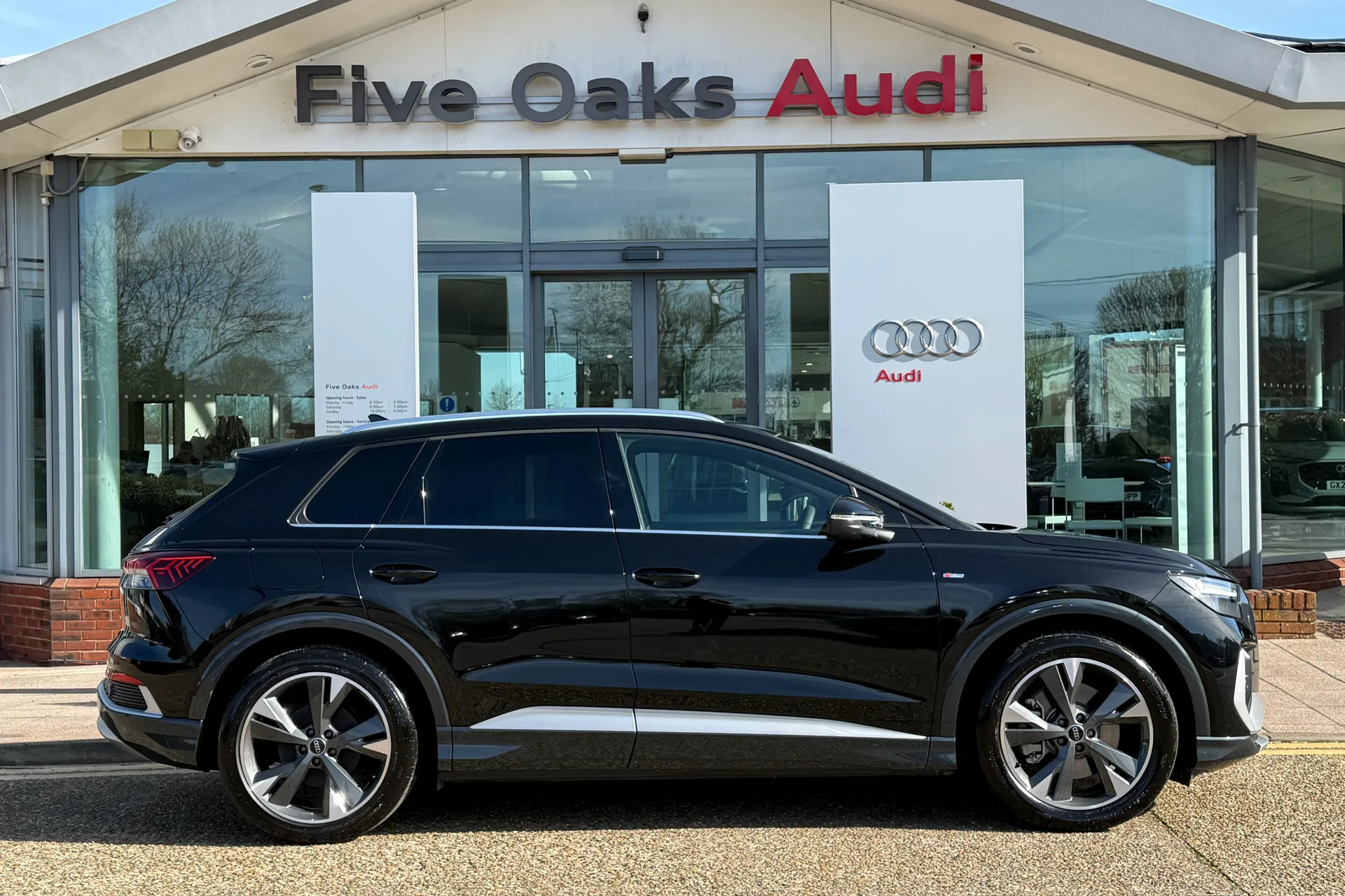 Audi Q4 thumbnail image number 2