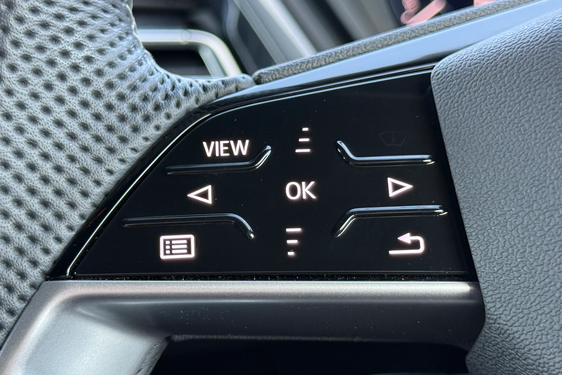 Audi Q4 thumbnail image number 20