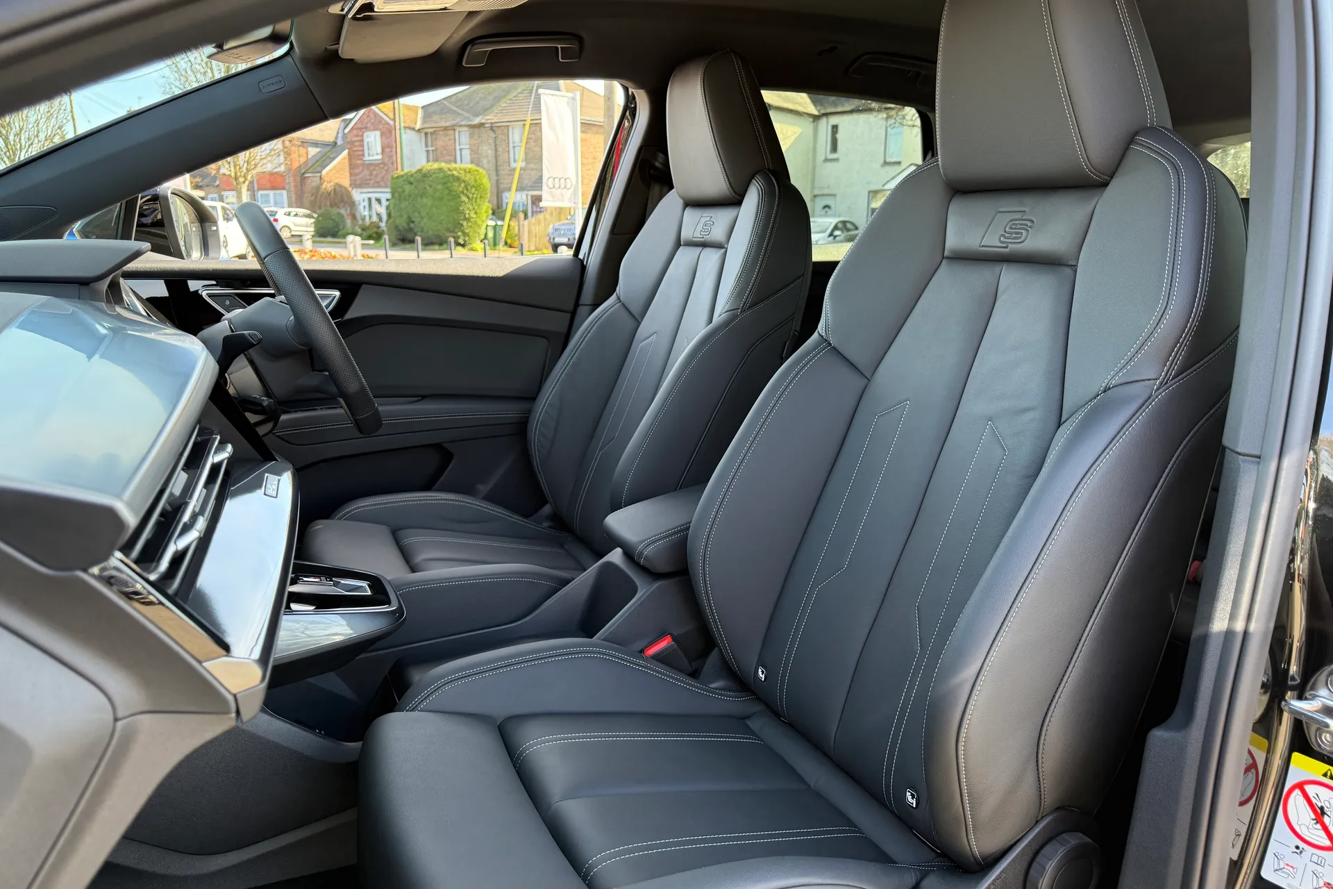 Audi Q4 thumbnail image number 29