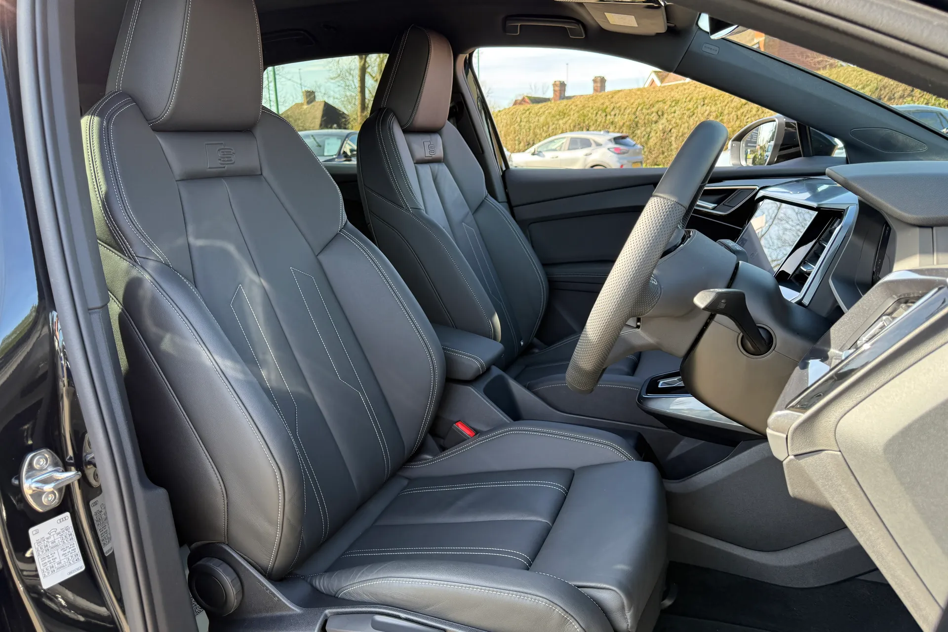 Audi Q4 thumbnail image number 26