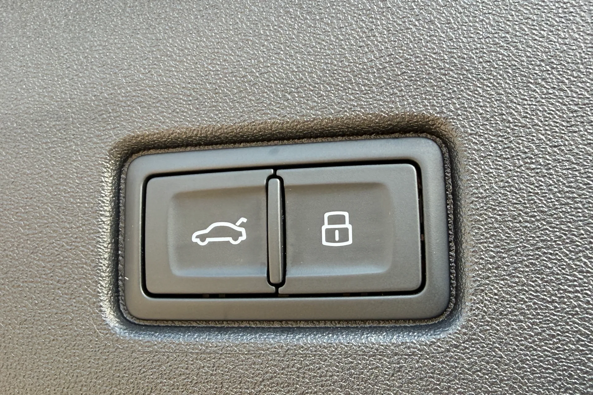 Audi Q4 thumbnail image number 37