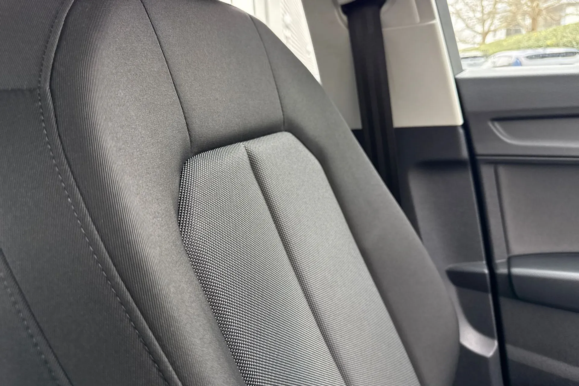 Audi Q3 thumbnail image number 36