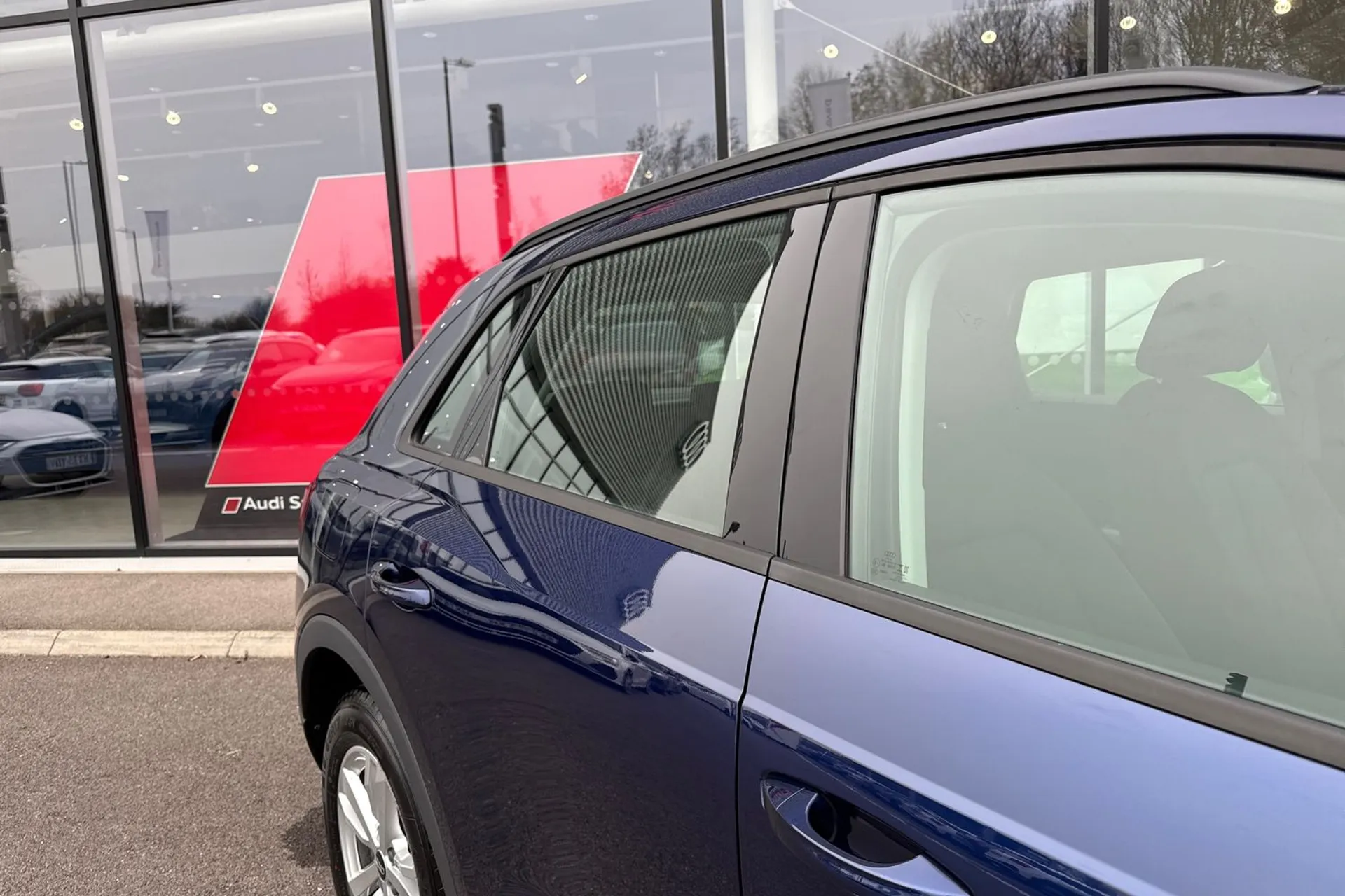 Audi Q3 thumbnail image number 25