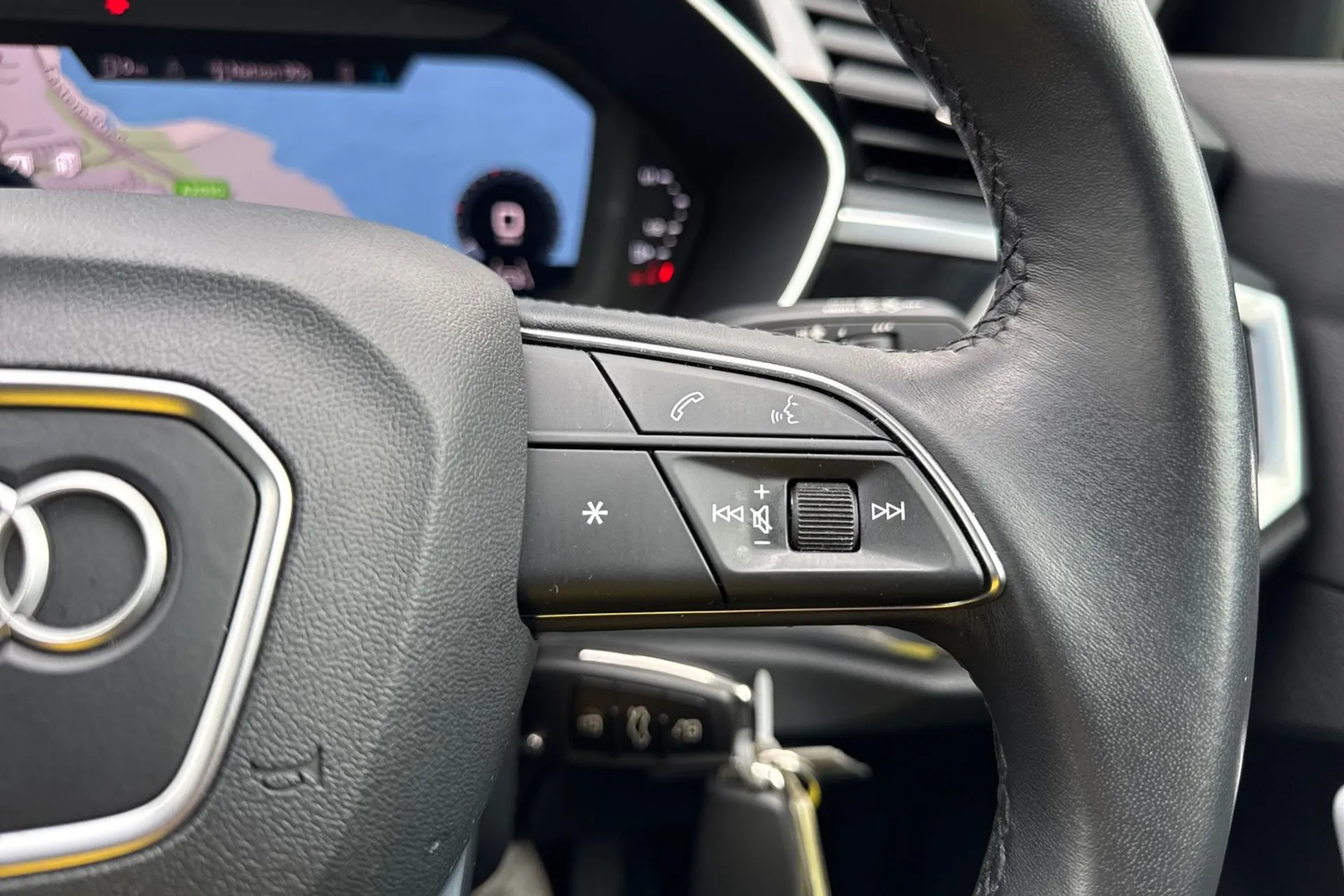 Audi Q3 thumbnail image number 32