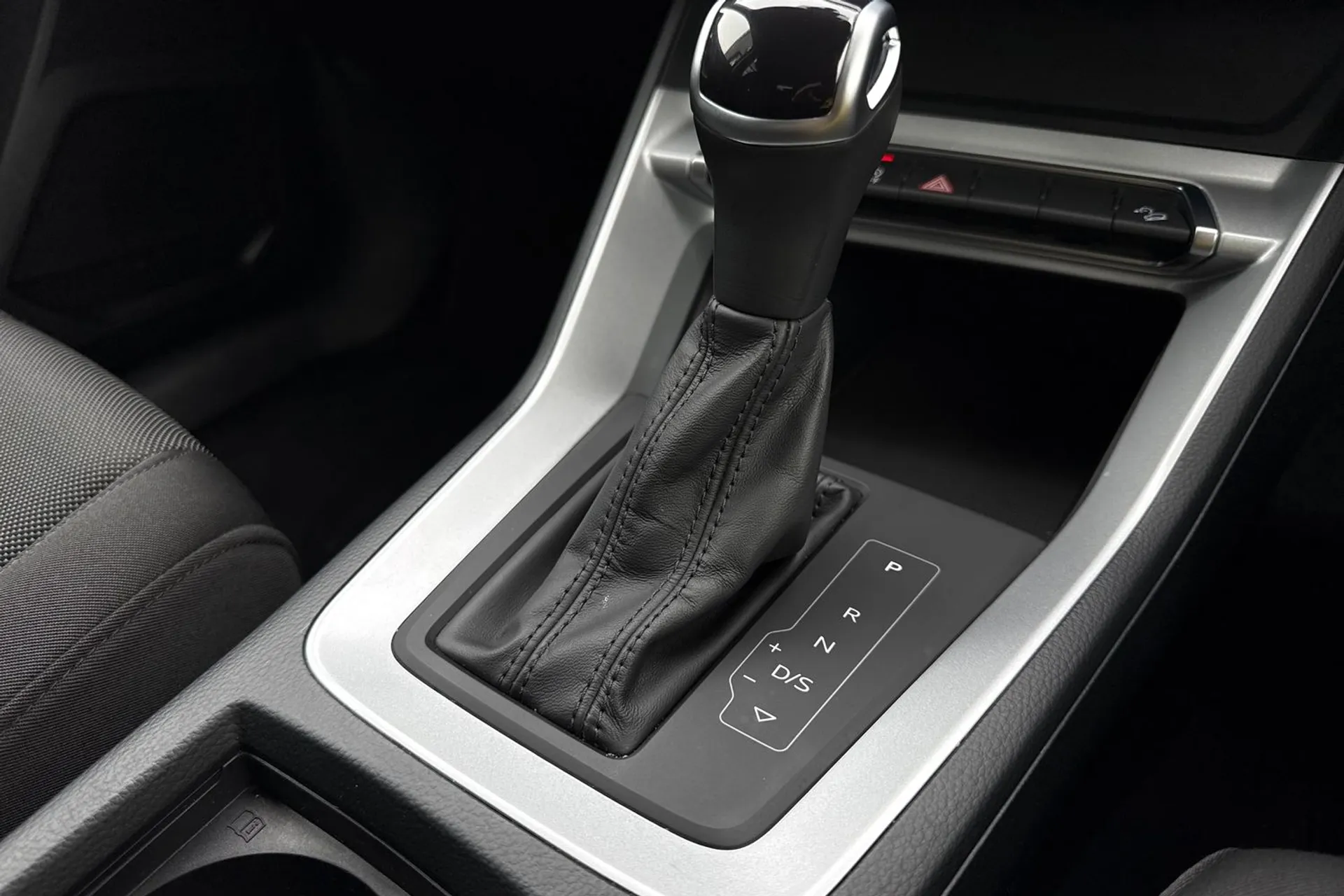 Audi Q3 thumbnail image number 8