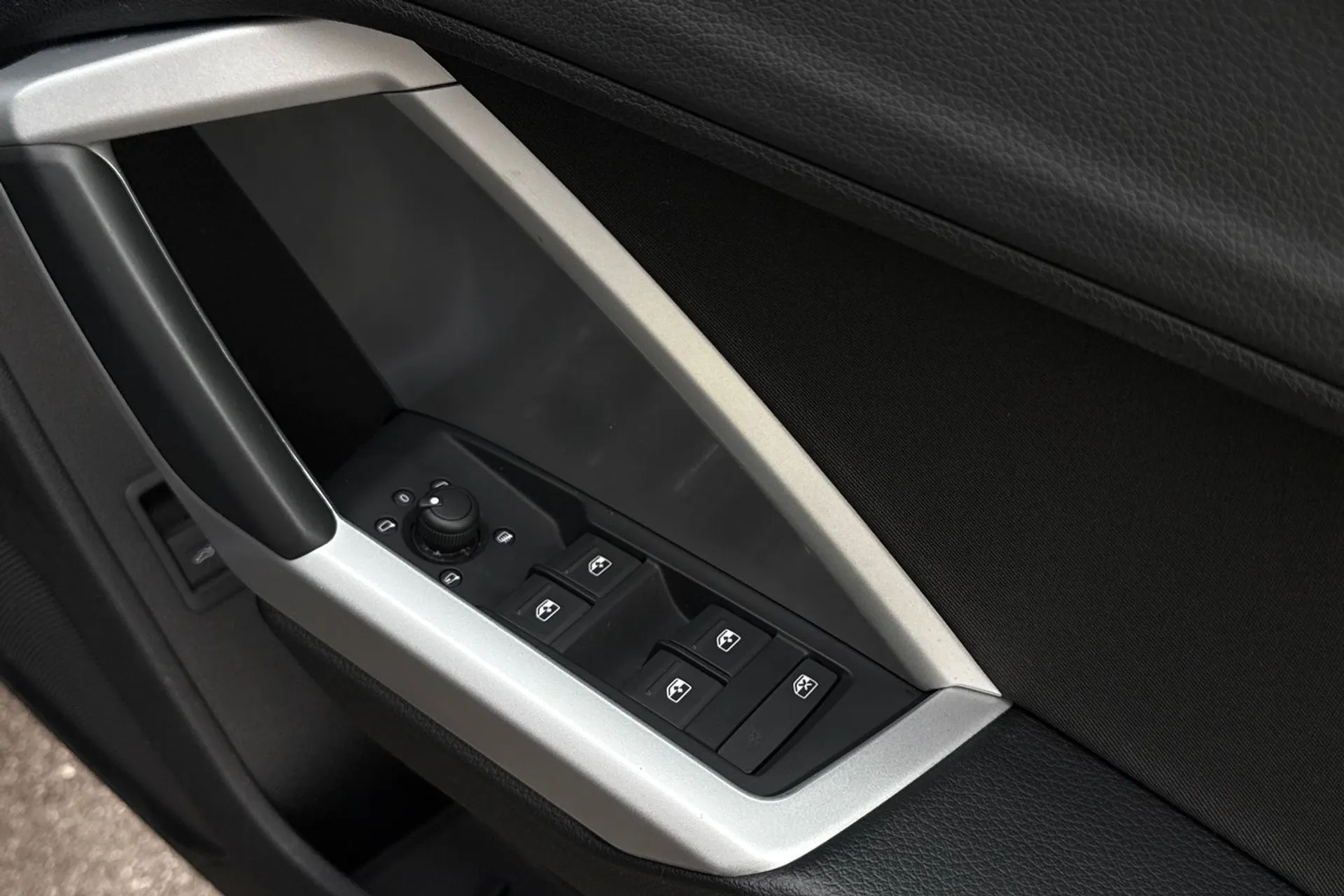 Audi Q3 thumbnail image number 34