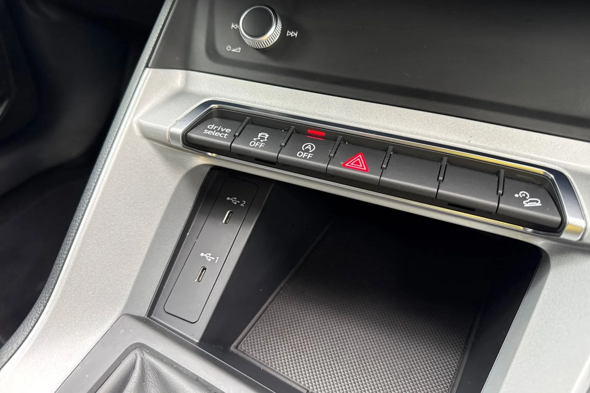 Audi Q3 thumbnail image number 22