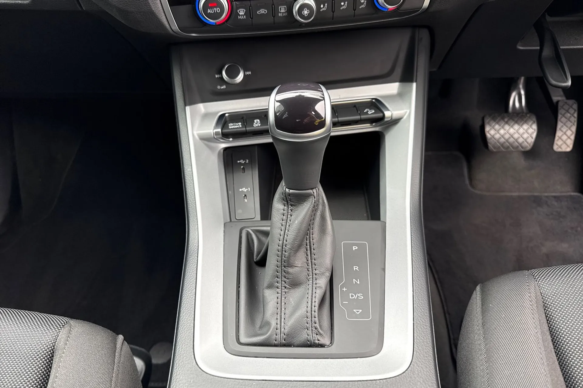 Audi Q3 thumbnail image number 50