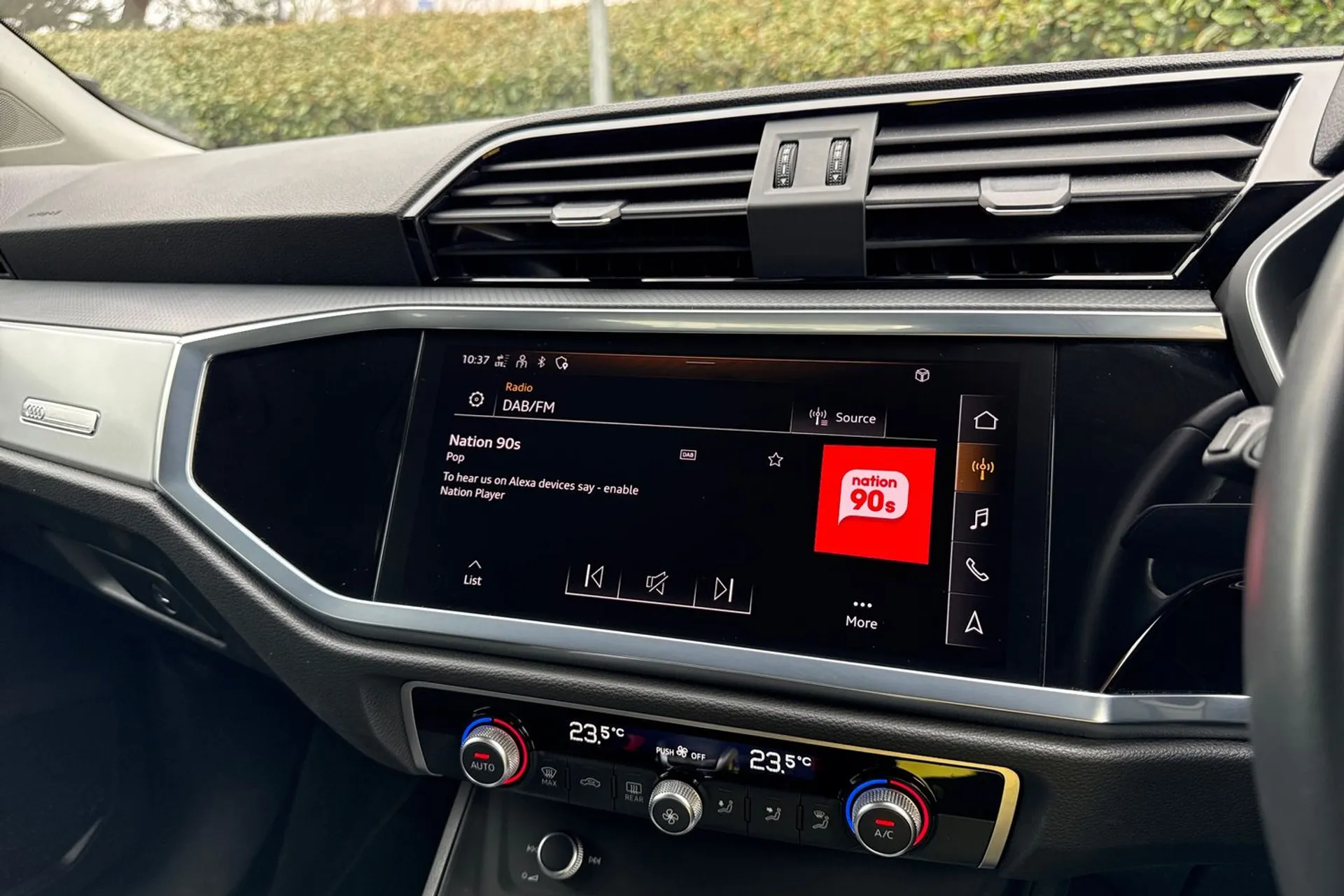 Audi Q3 thumbnail image number 17