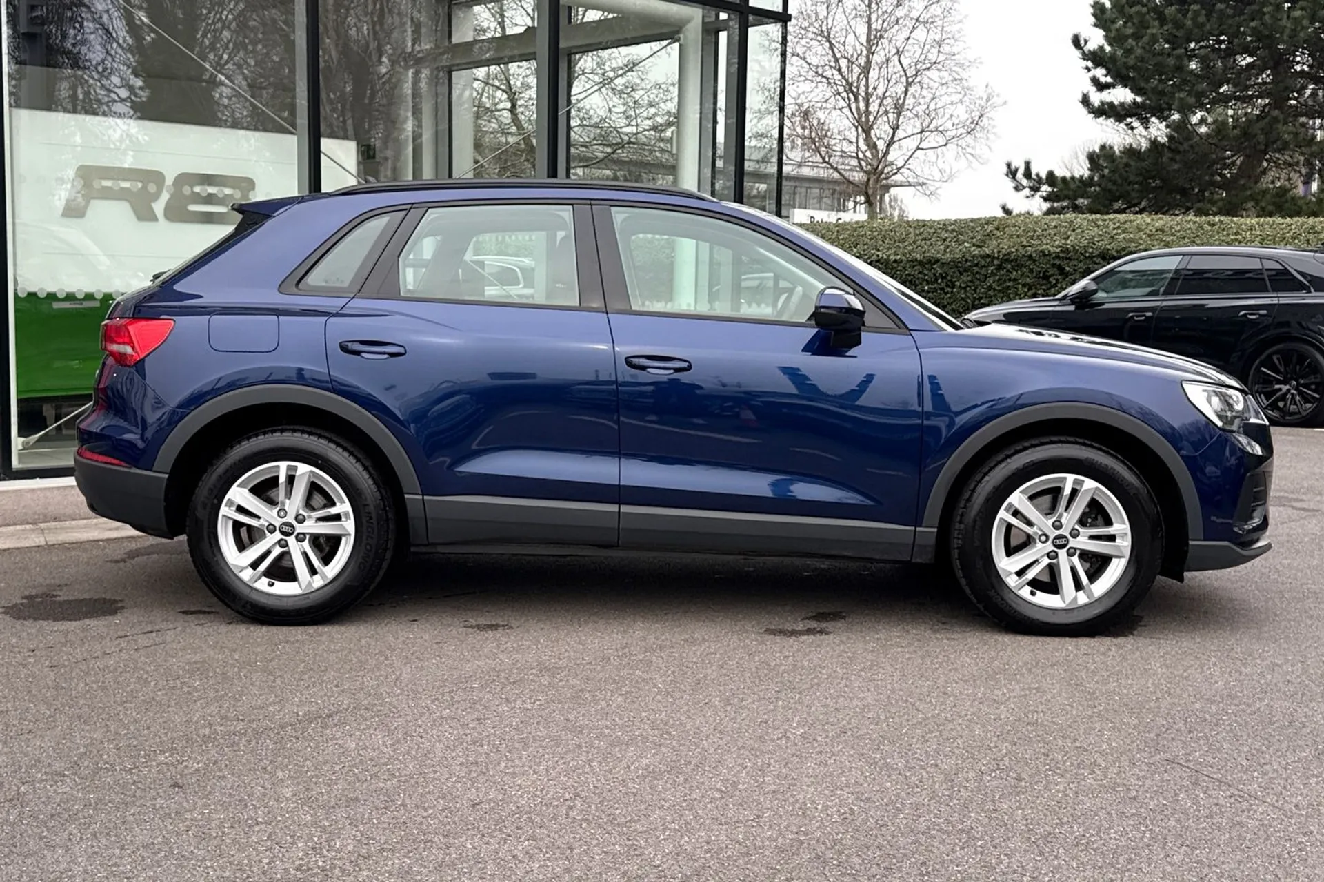 Audi Q3 thumbnail image number 2