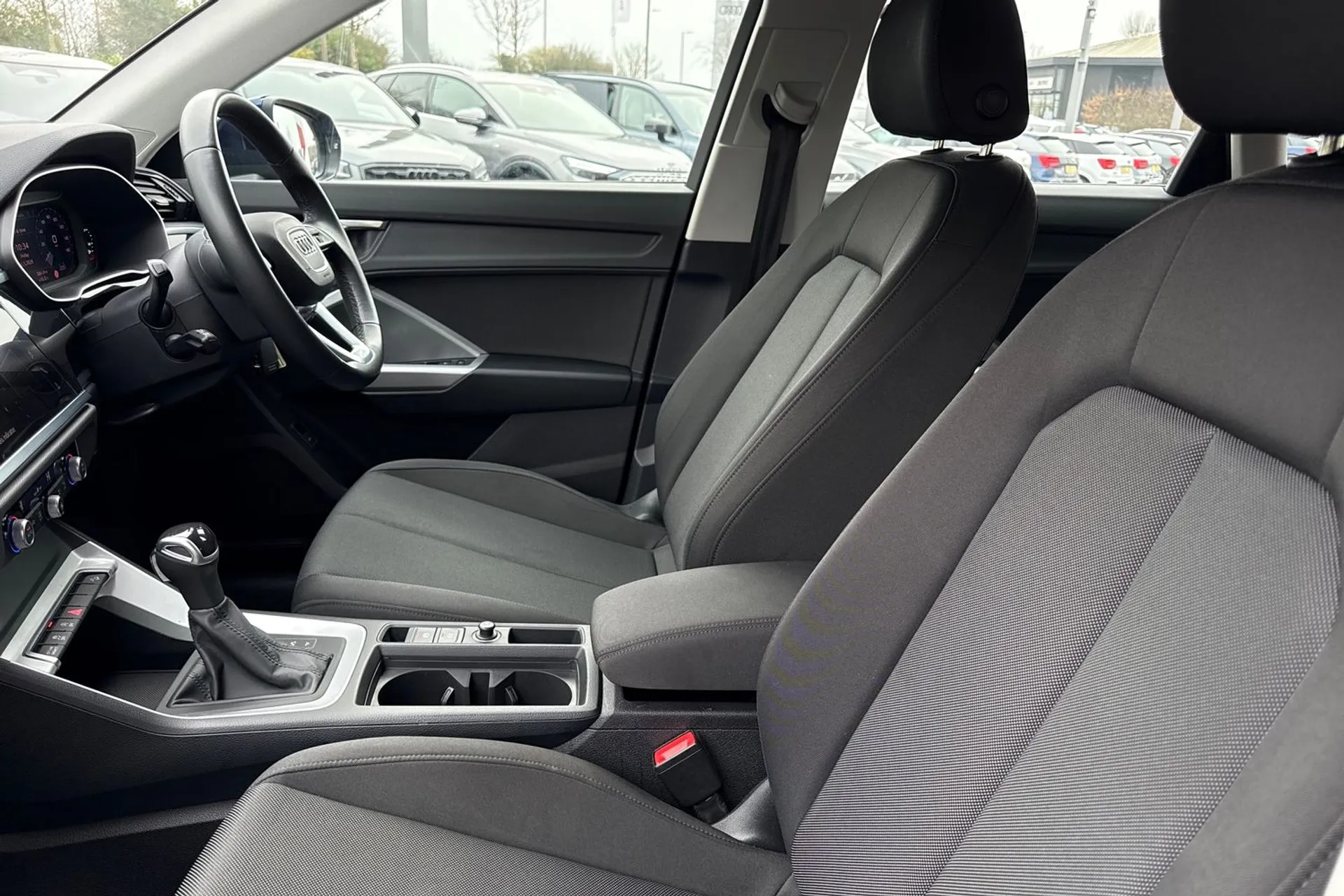 Audi Q3 thumbnail image number 45