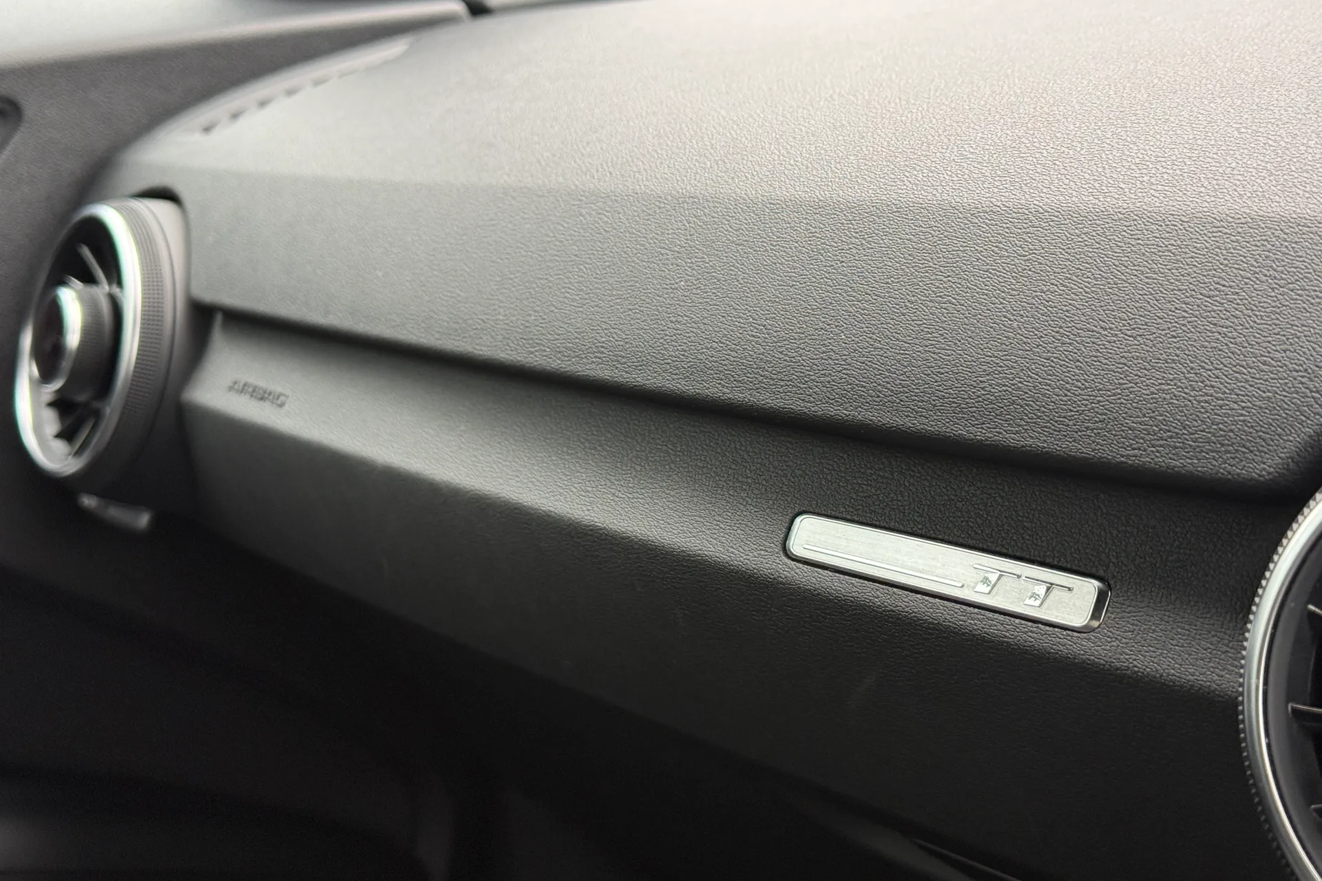 Audi TT thumbnail image number 14