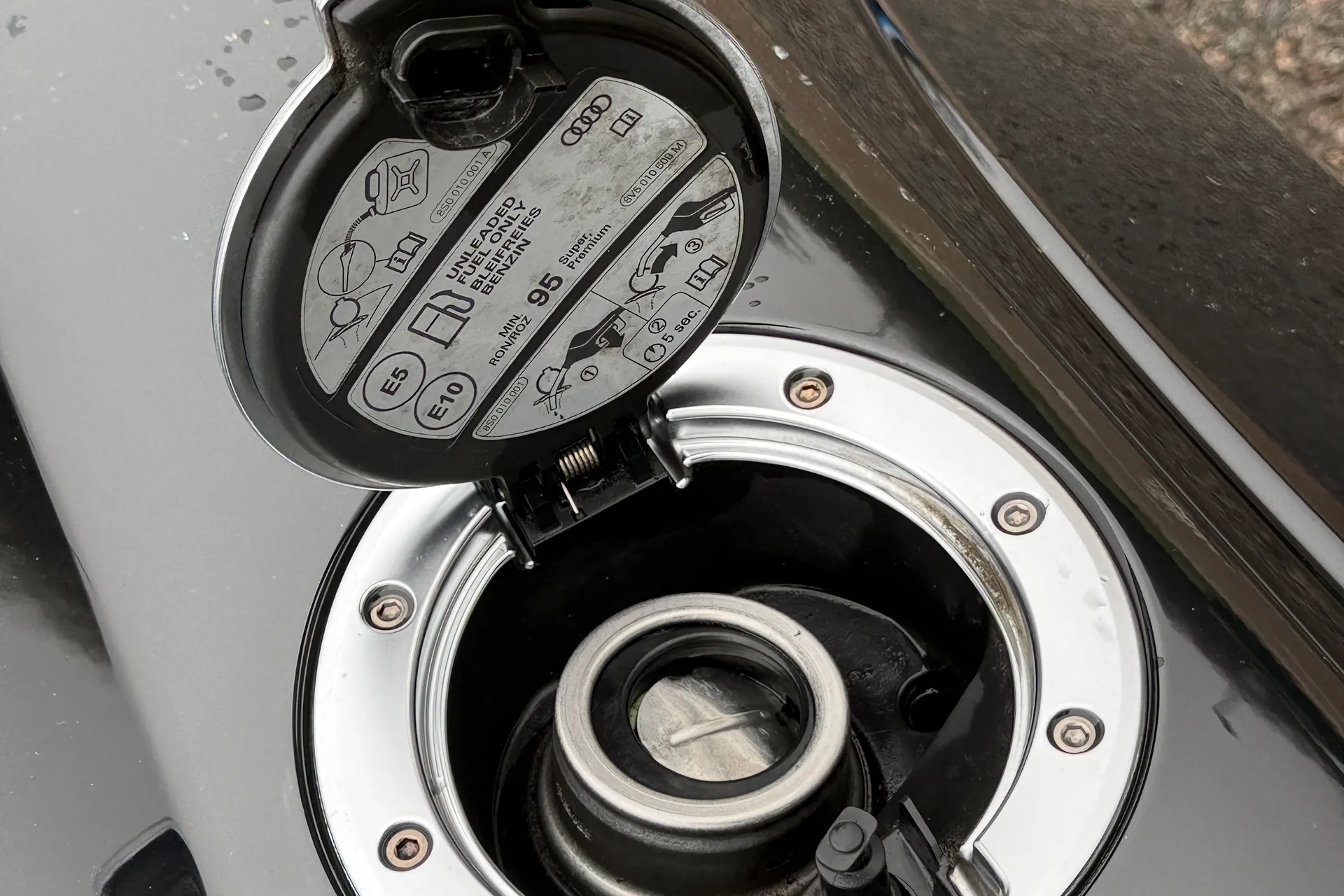 Audi TT thumbnail image number 31