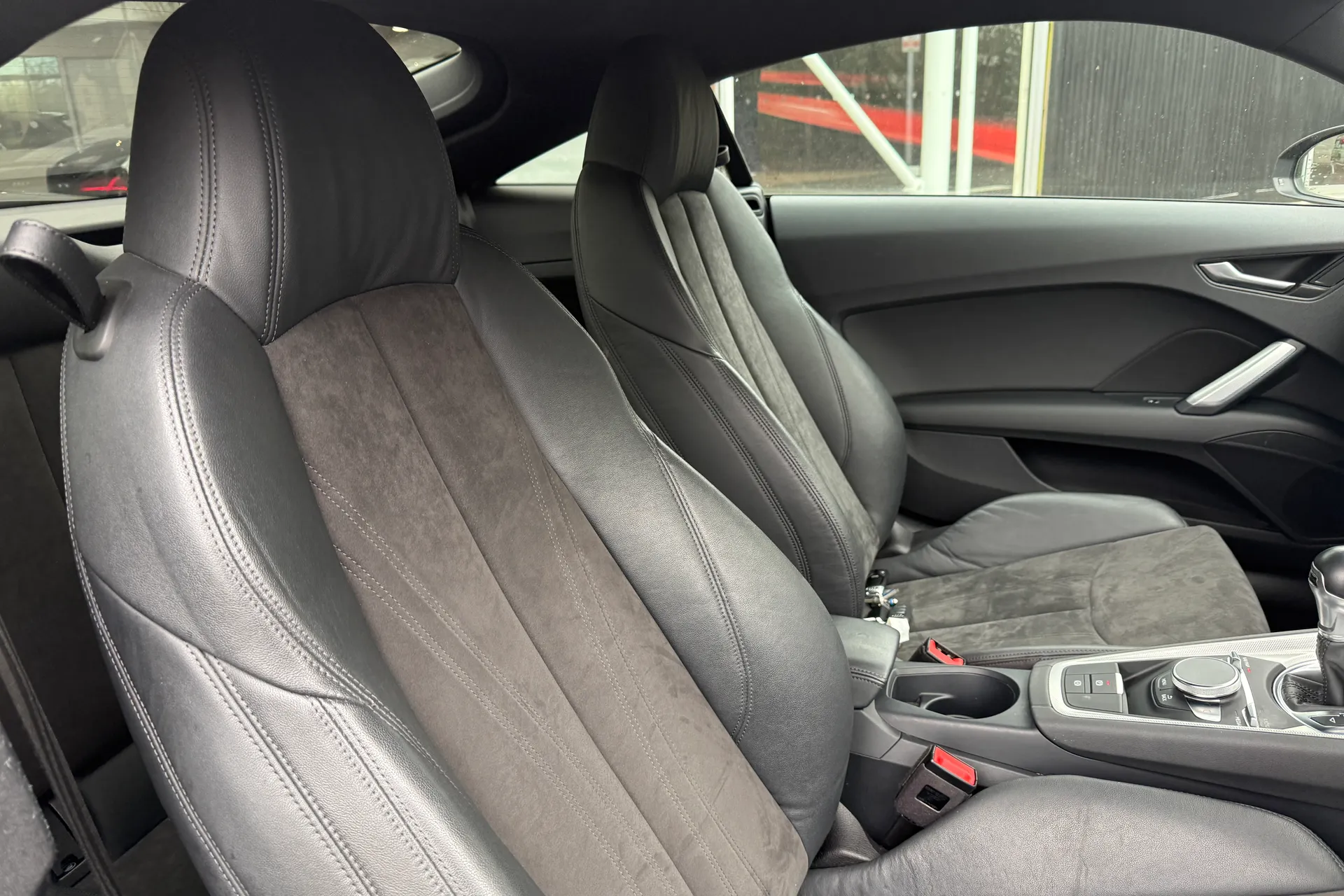 Audi TT thumbnail image number 21