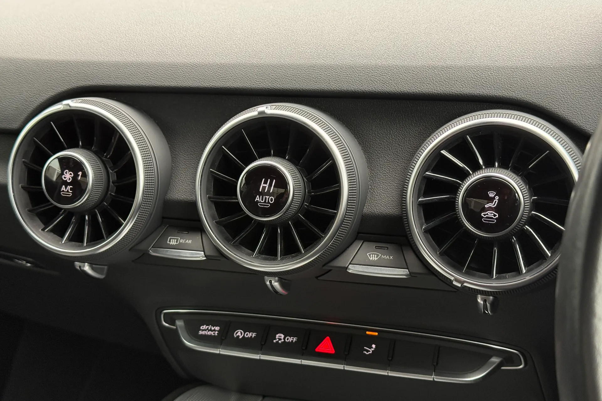 Audi TT thumbnail image number 13