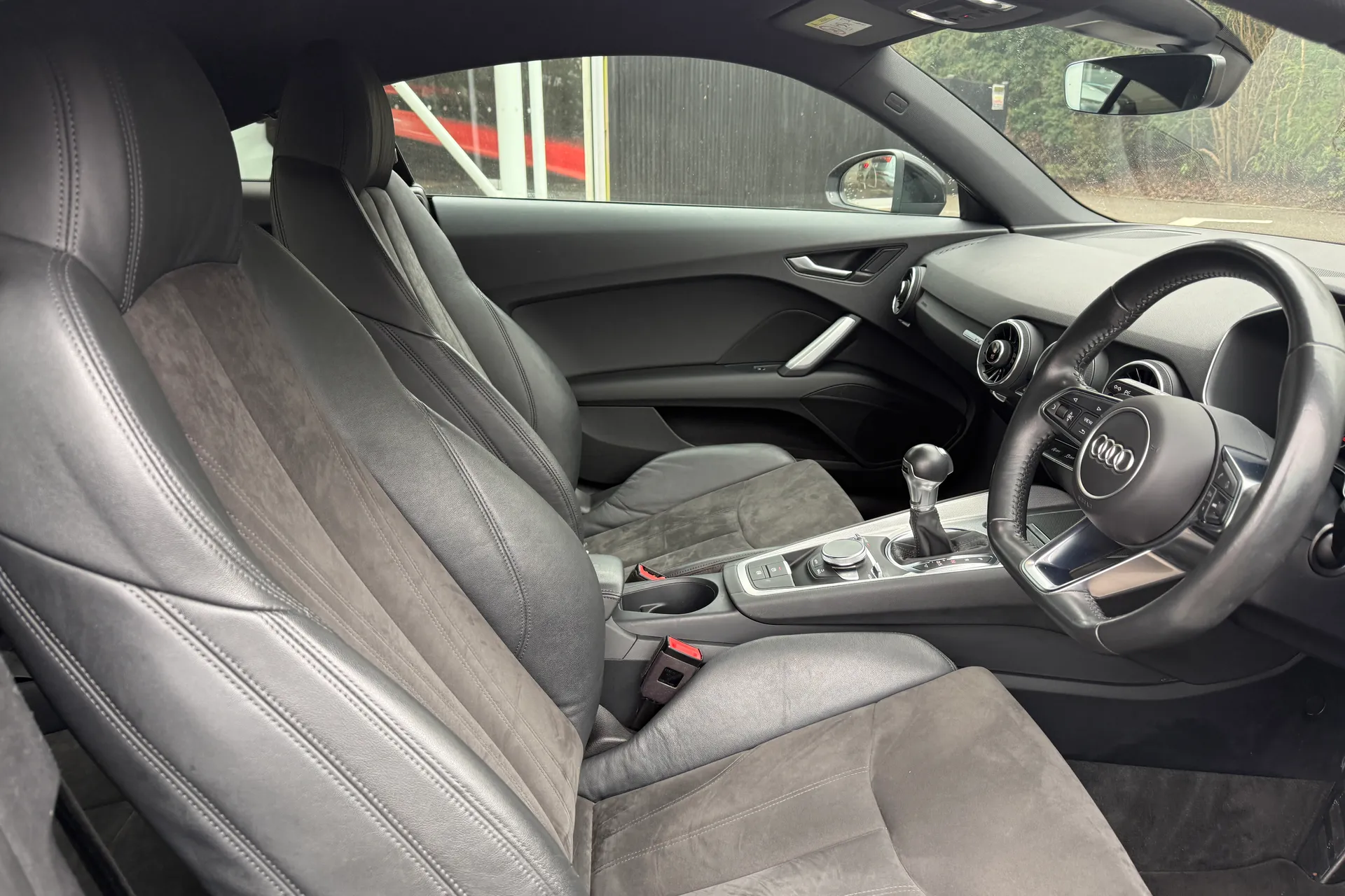 Audi TT thumbnail image number 22