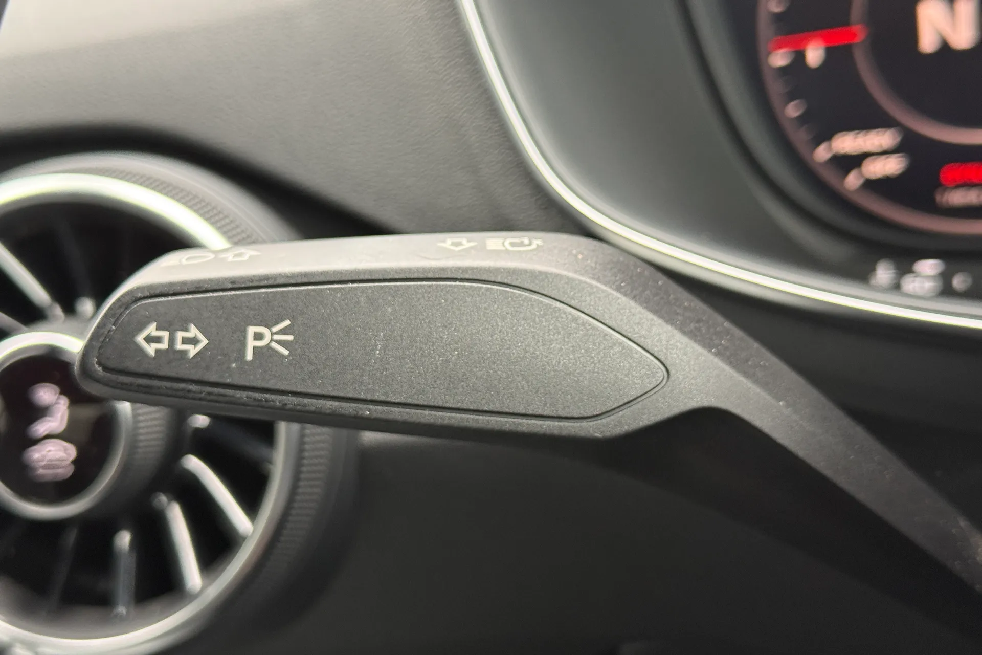 Audi TT thumbnail image number 9