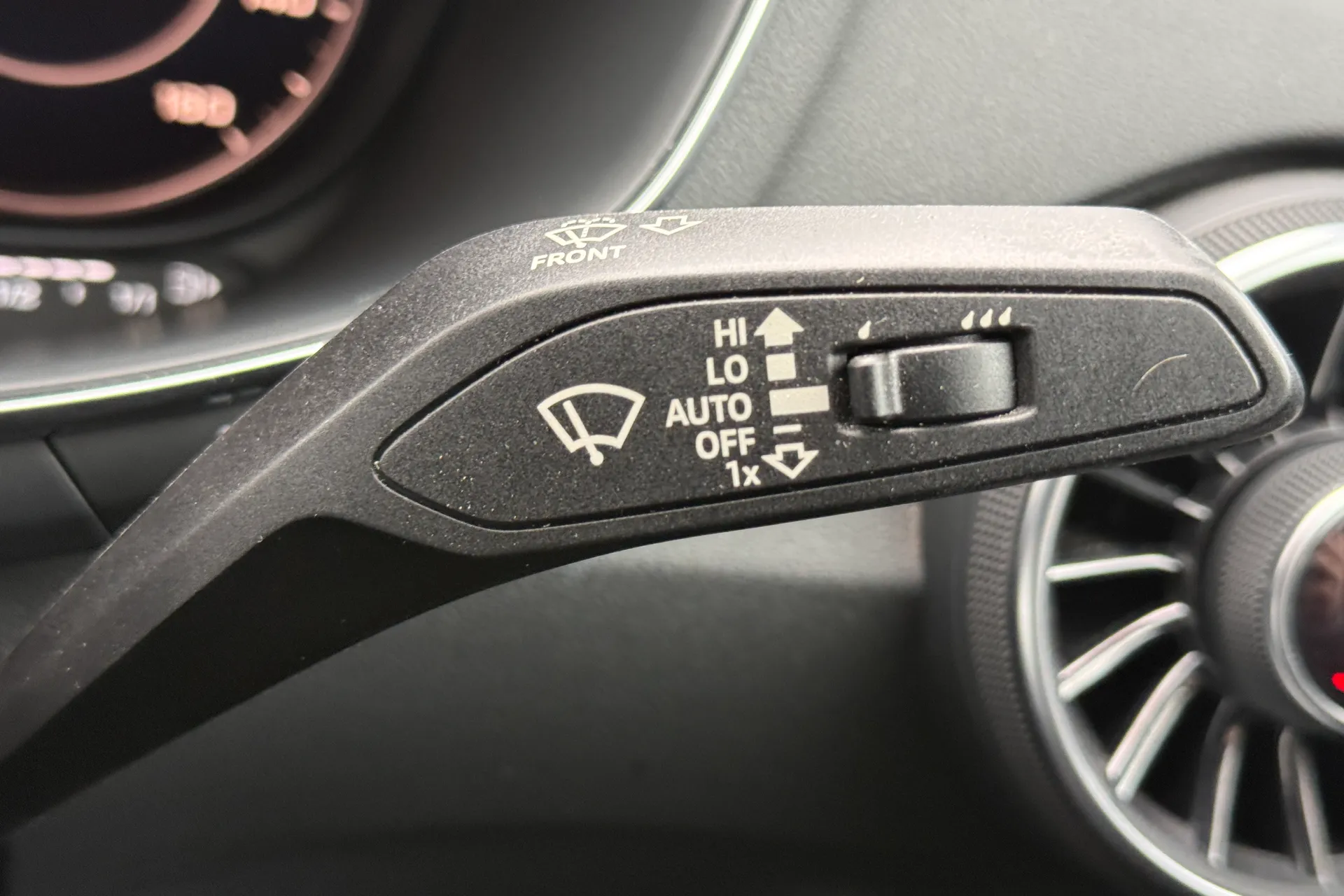 Audi TT thumbnail image number 10