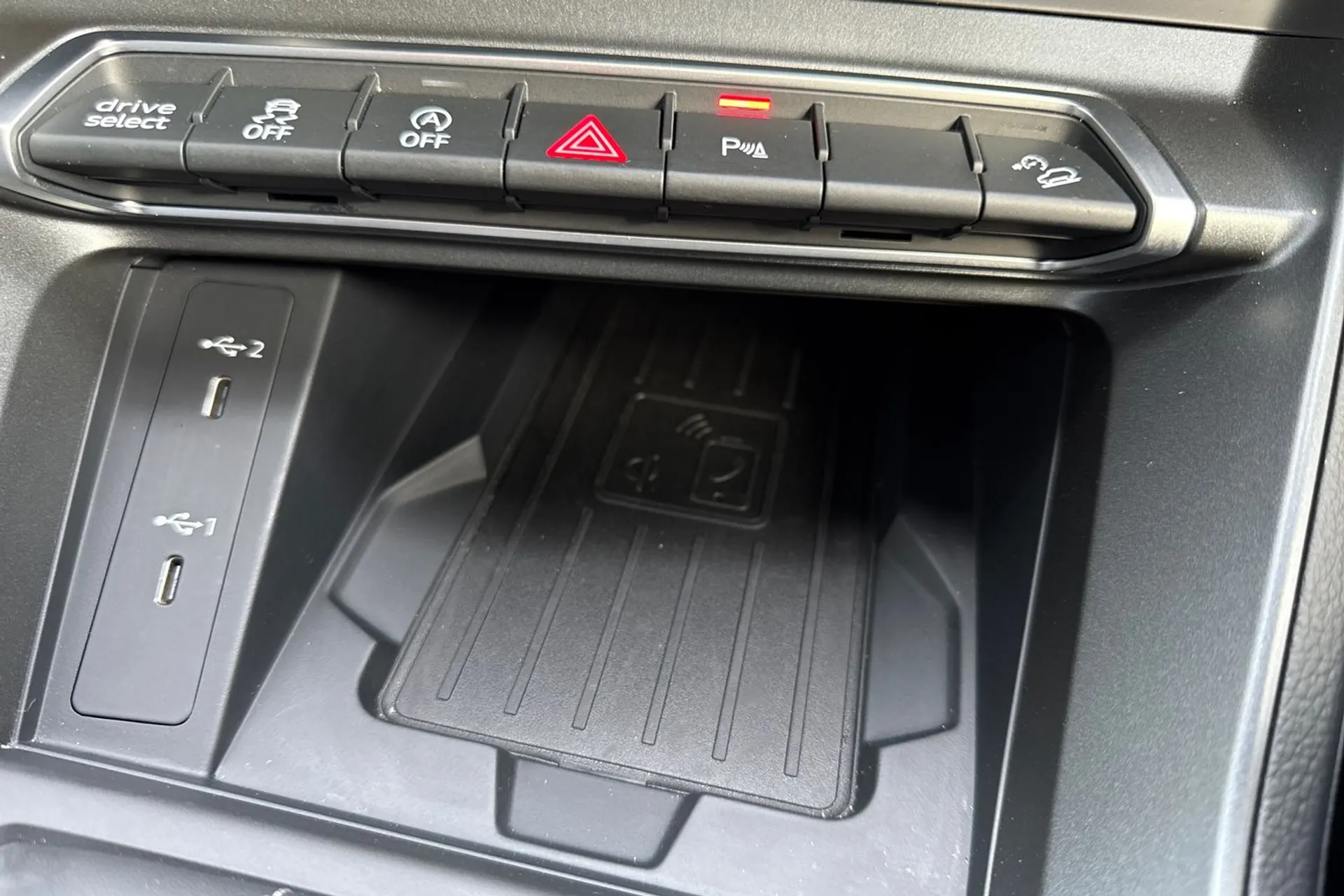 Audi Q3 thumbnail image number 13