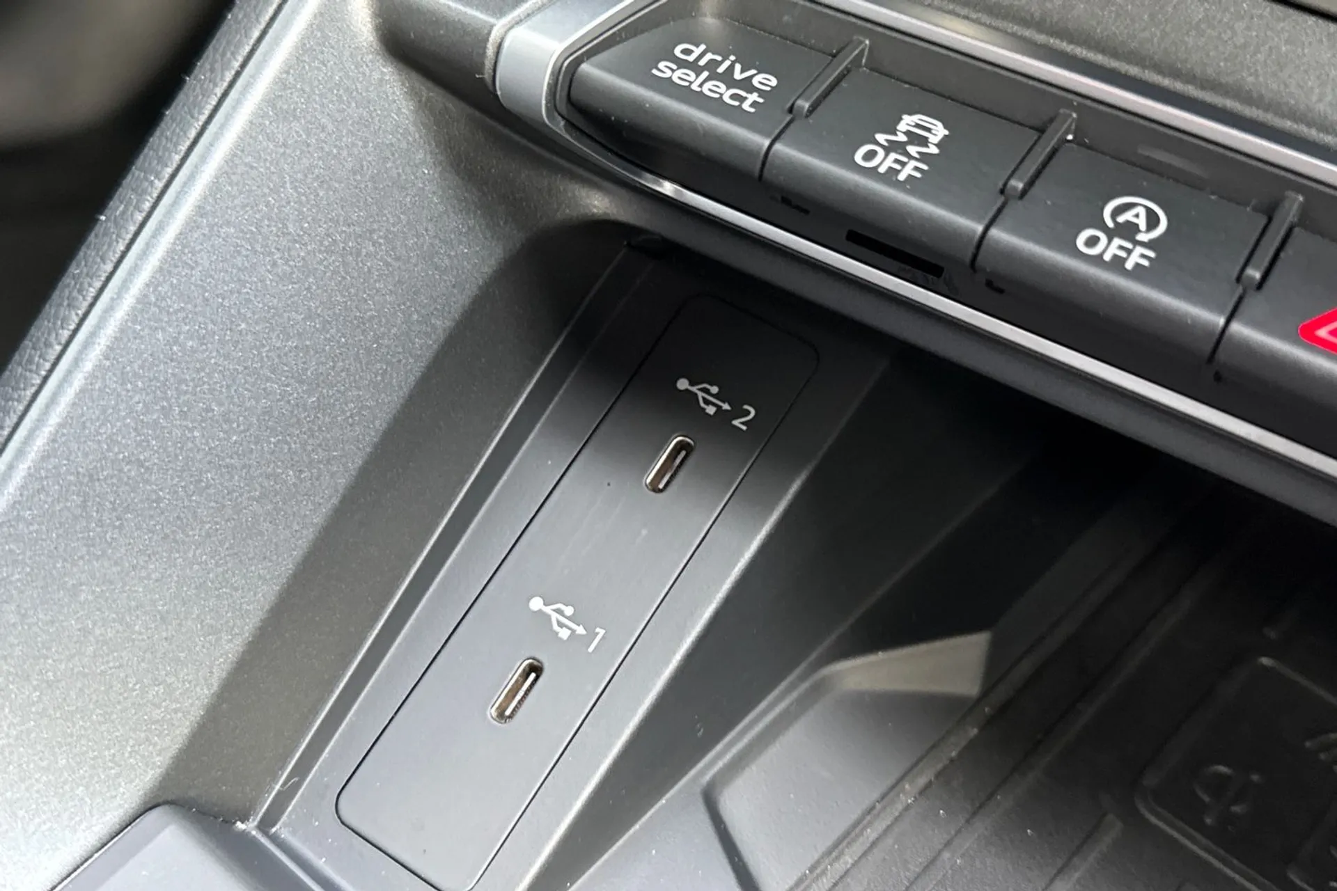 Audi Q3 thumbnail image number 15