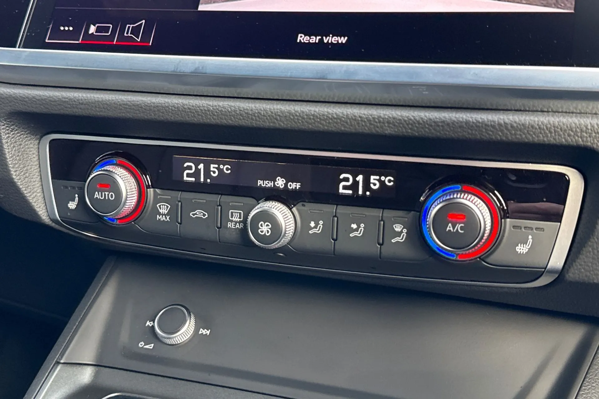 Audi Q3 thumbnail image number 17