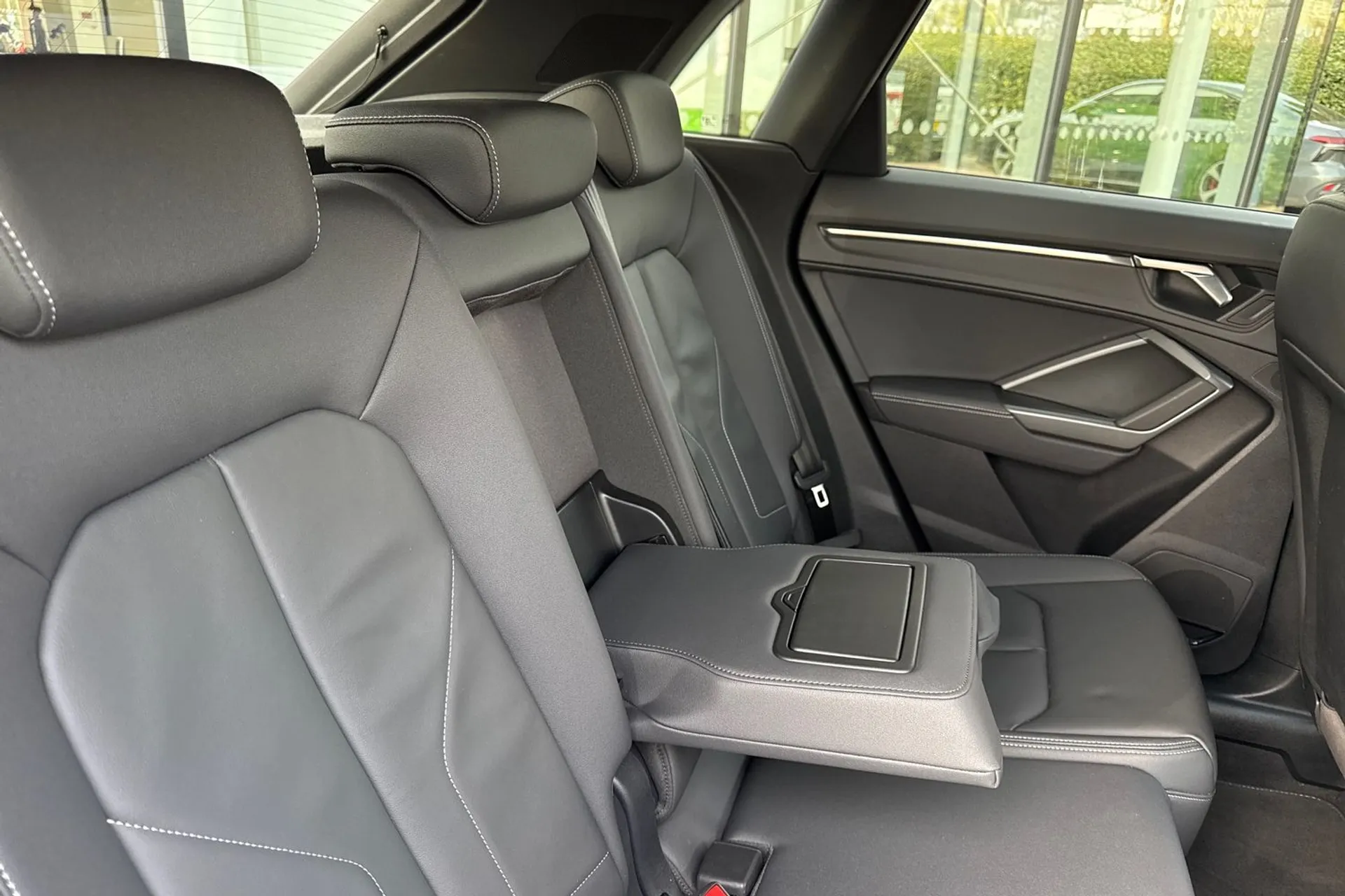 Audi Q3 thumbnail image number 36