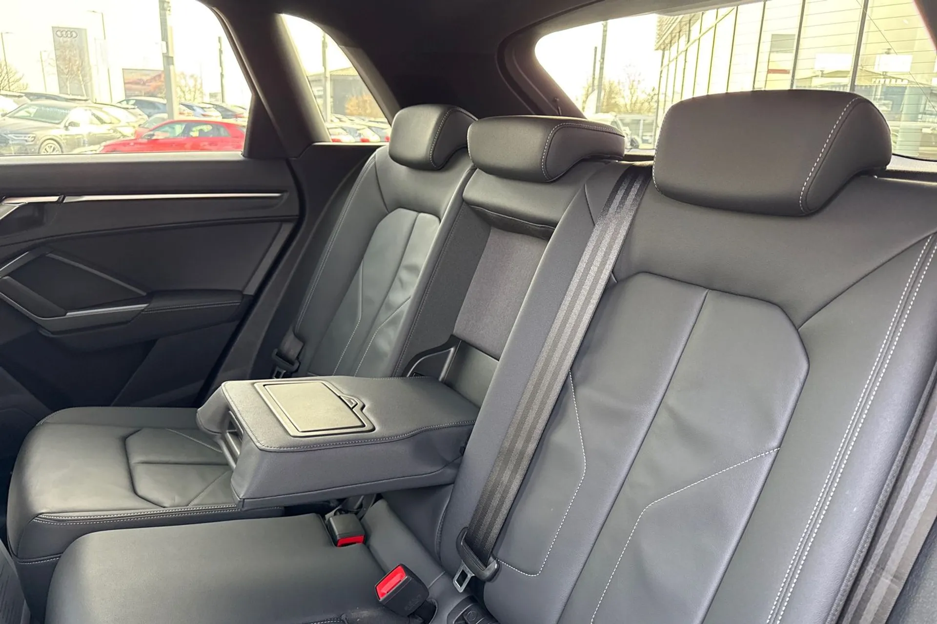 Audi Q3 thumbnail image number 45