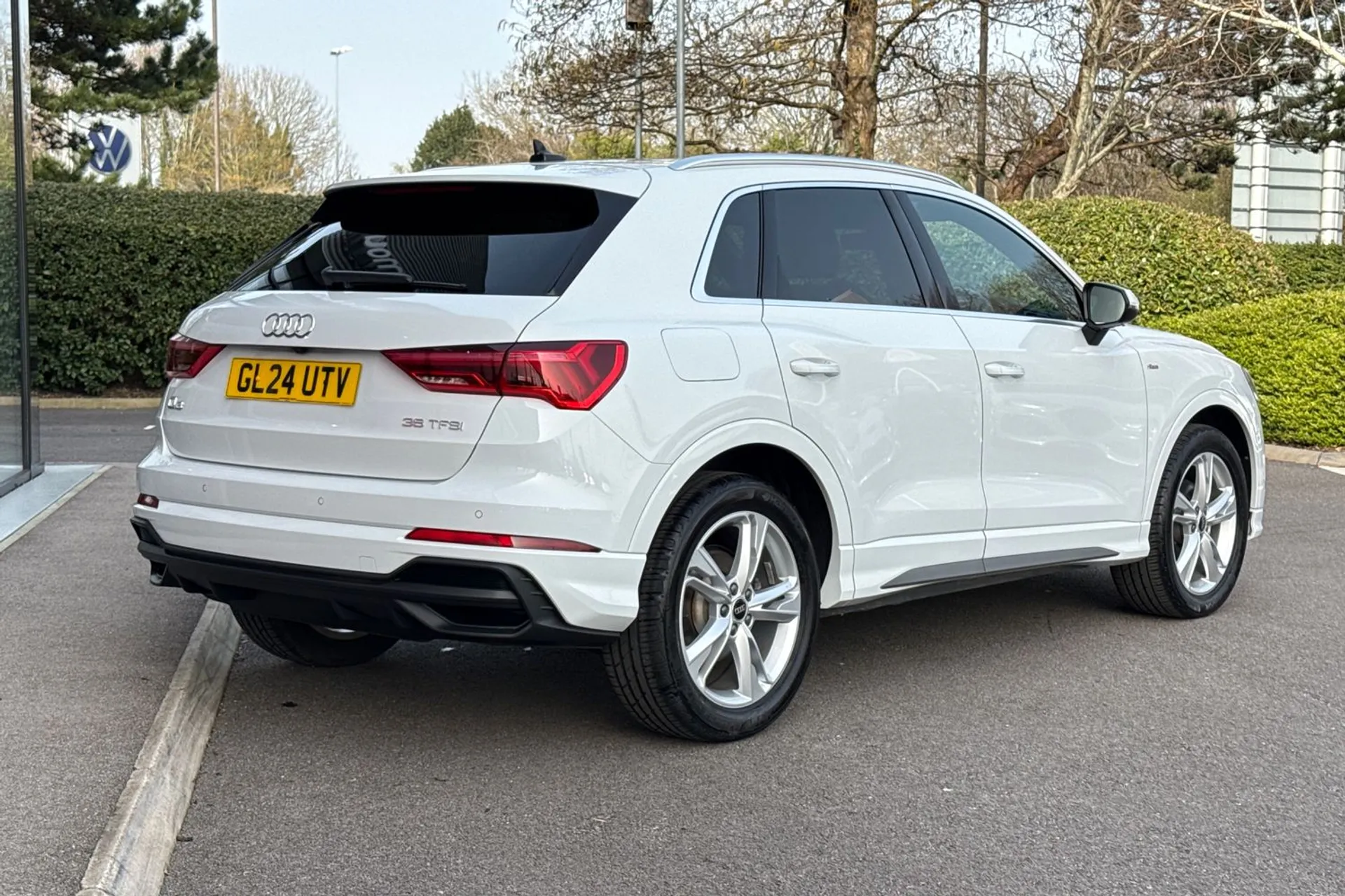 Audi Q3 thumbnail image number 14