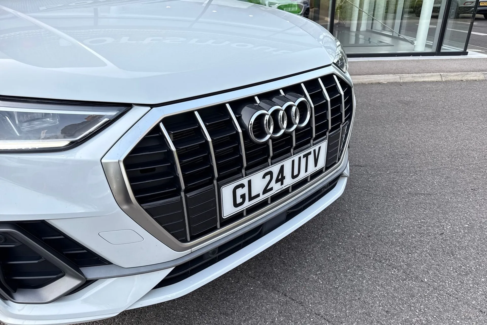 Audi Q3 thumbnail image number 12