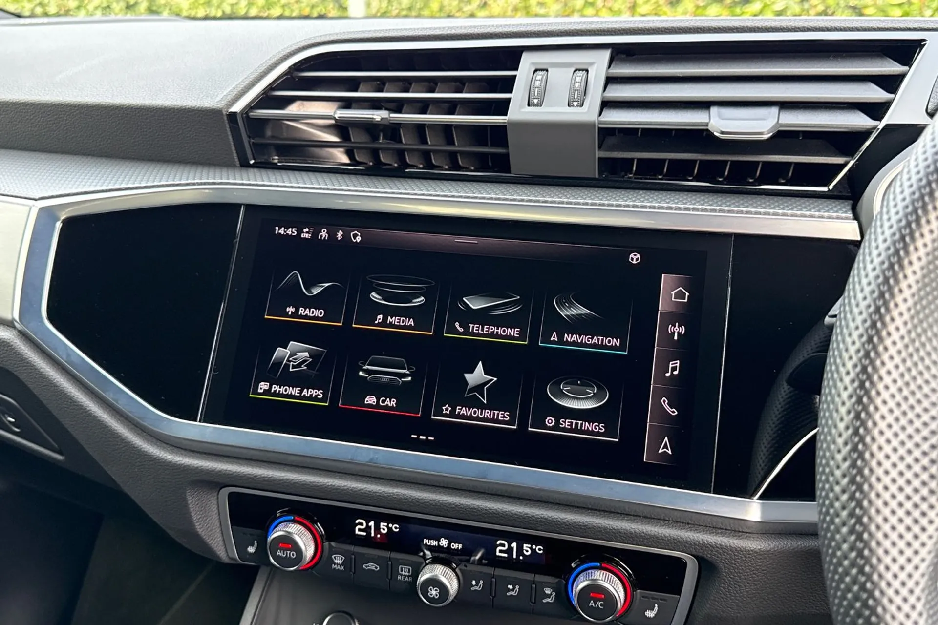 Audi Q3 thumbnail image number 24