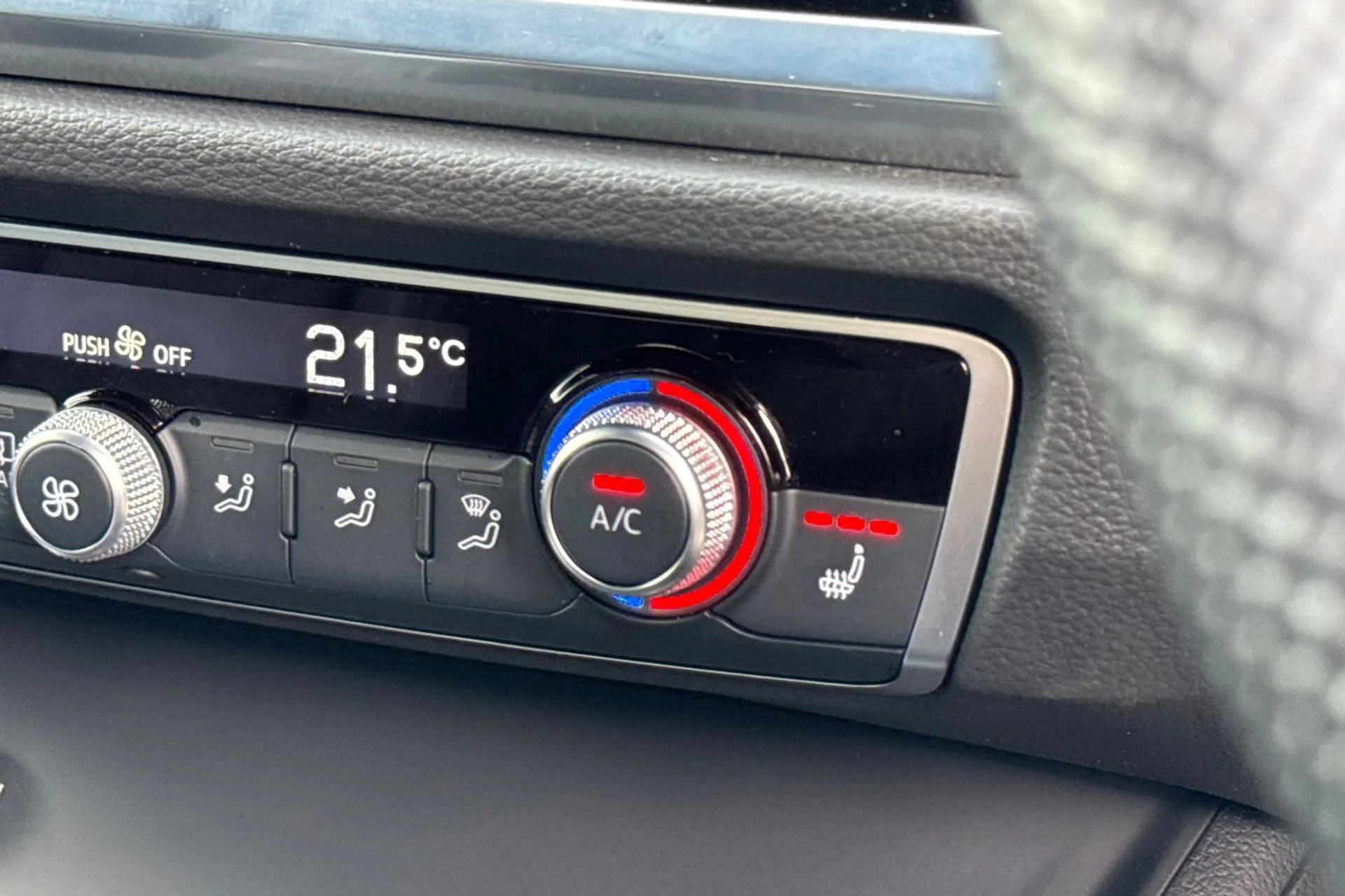 Audi Q3 thumbnail image number 27