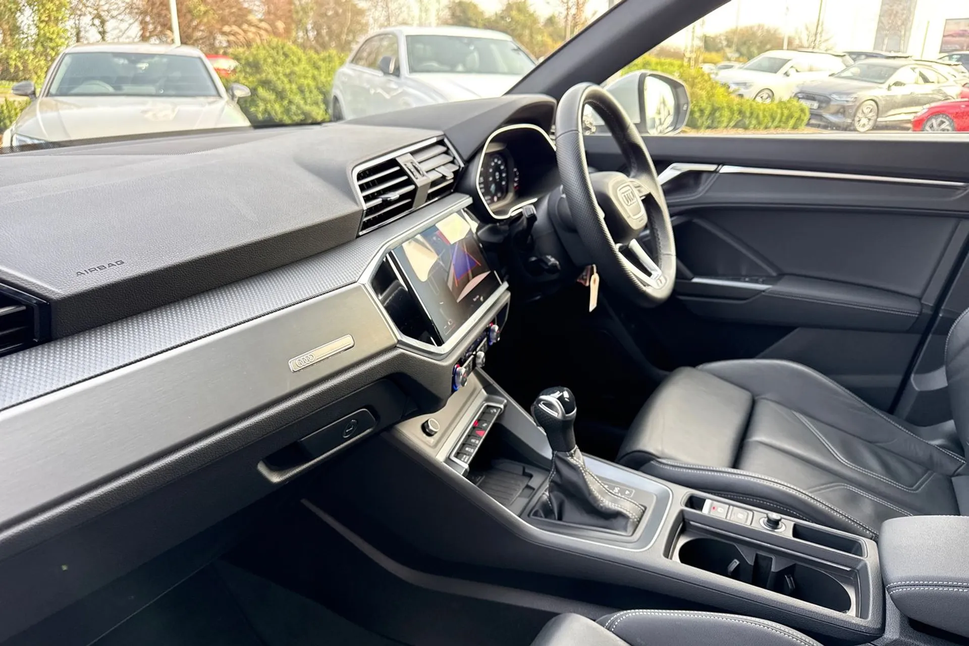 Audi Q3 thumbnail image number 11