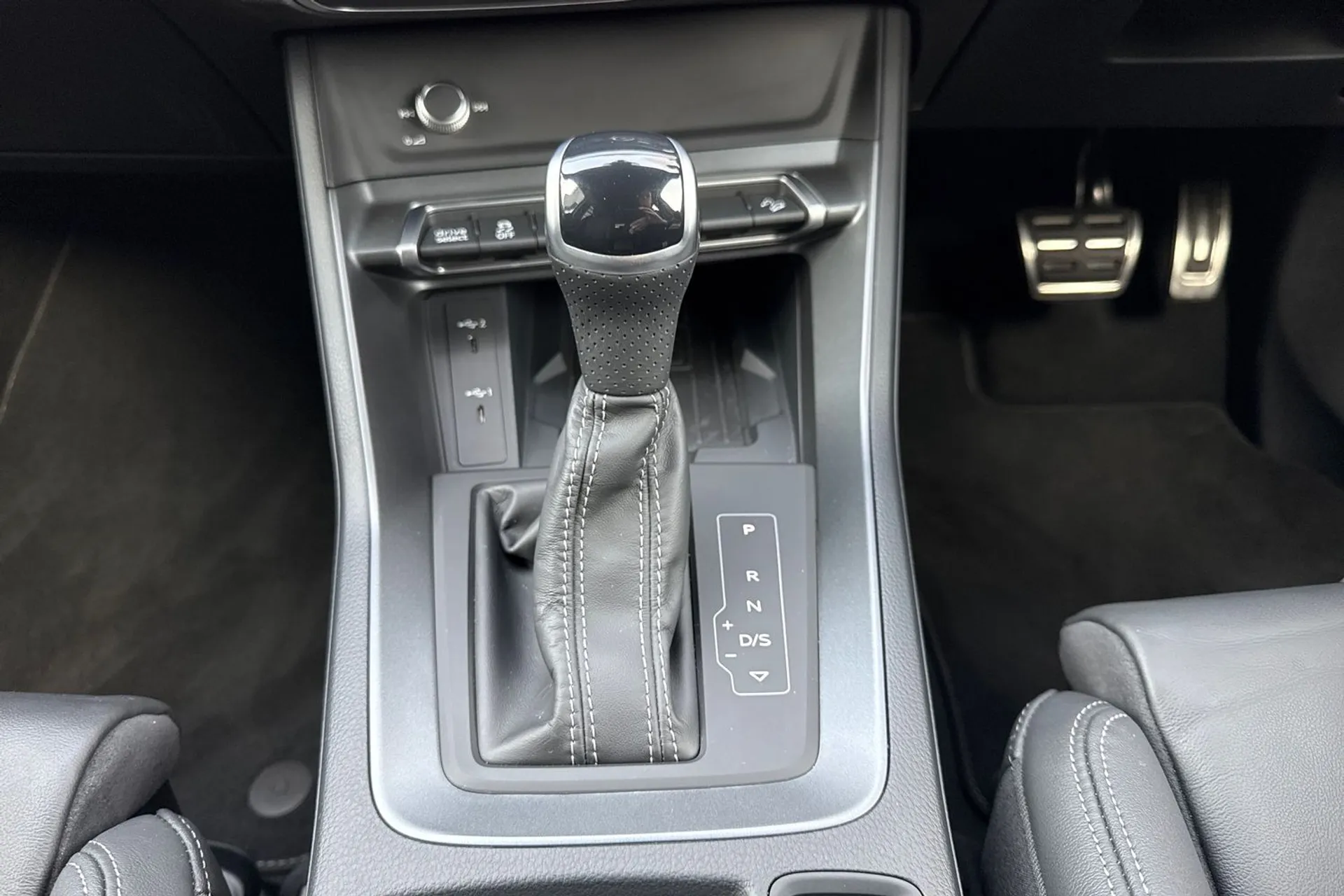 Audi Q3 thumbnail image number 48