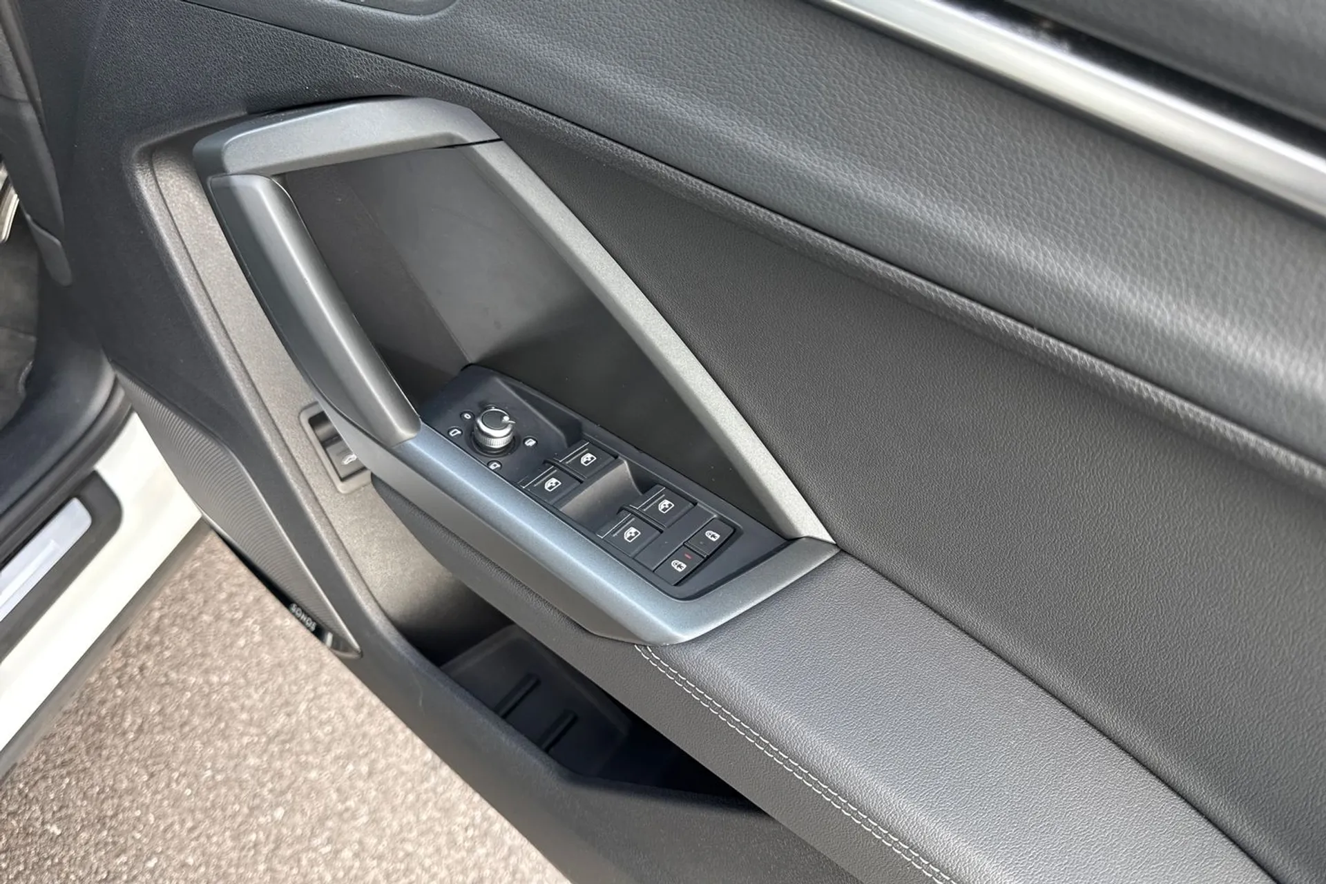 Audi Q3 thumbnail image number 40