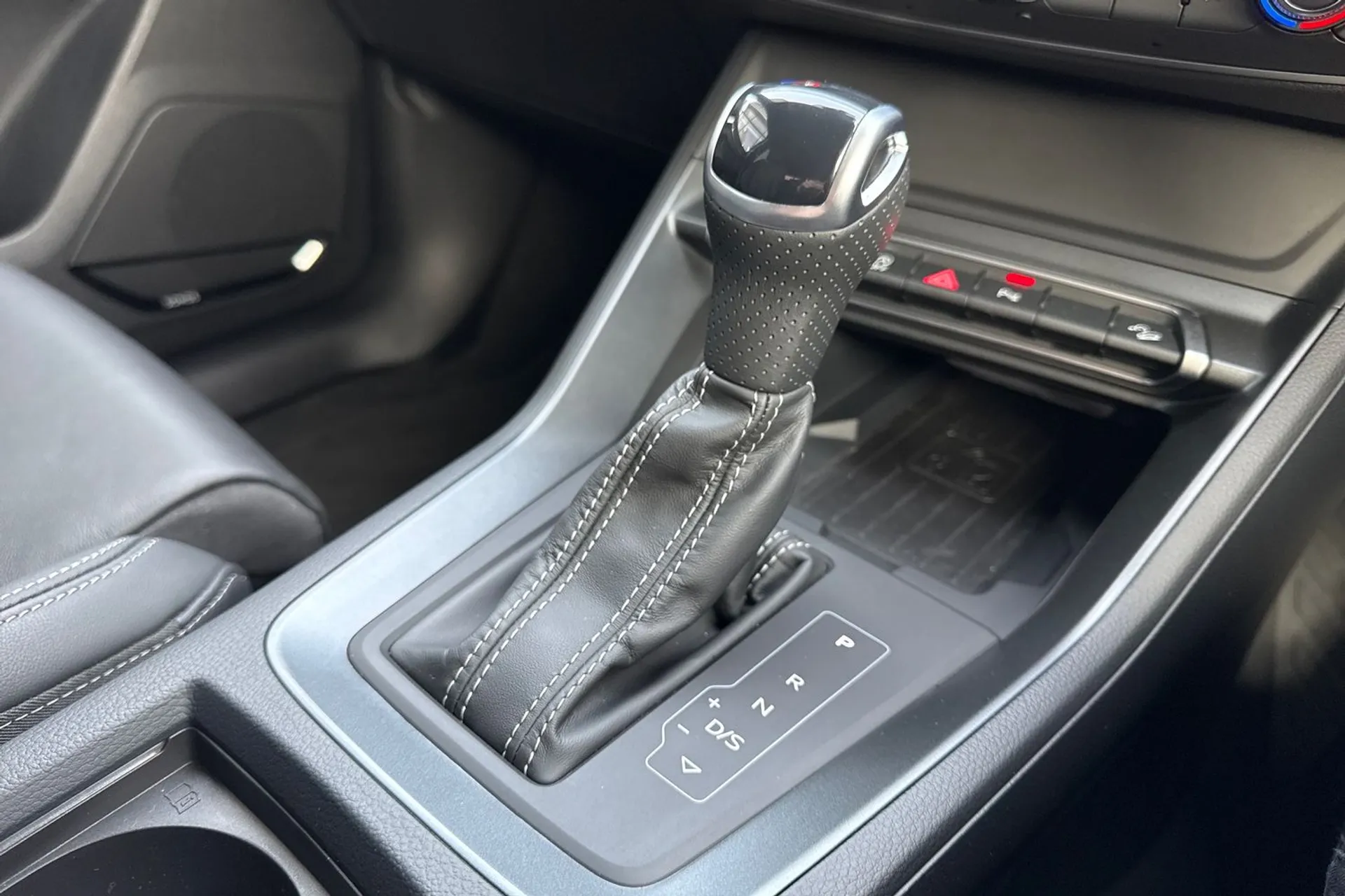 Audi Q3 thumbnail image number 9