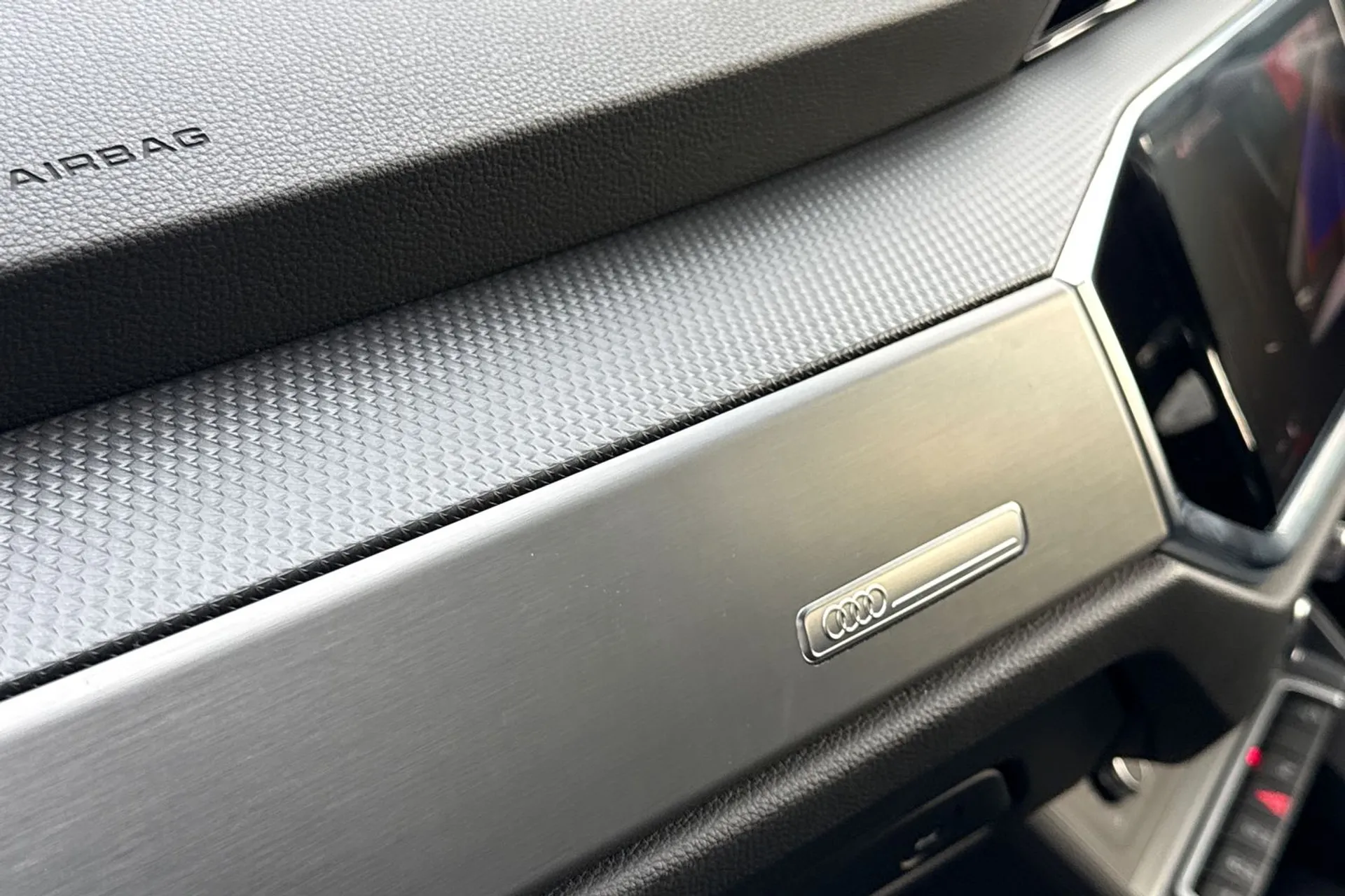 Audi Q3 thumbnail image number 28