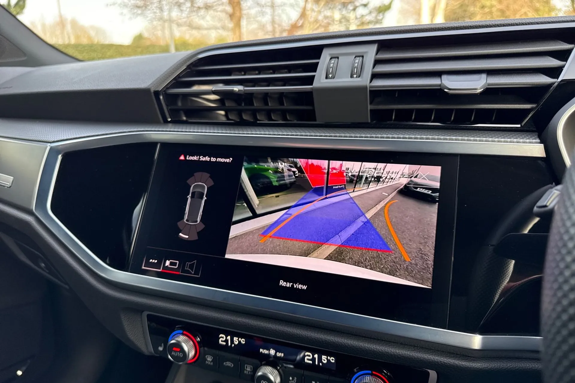 Audi Q3 thumbnail image number 4