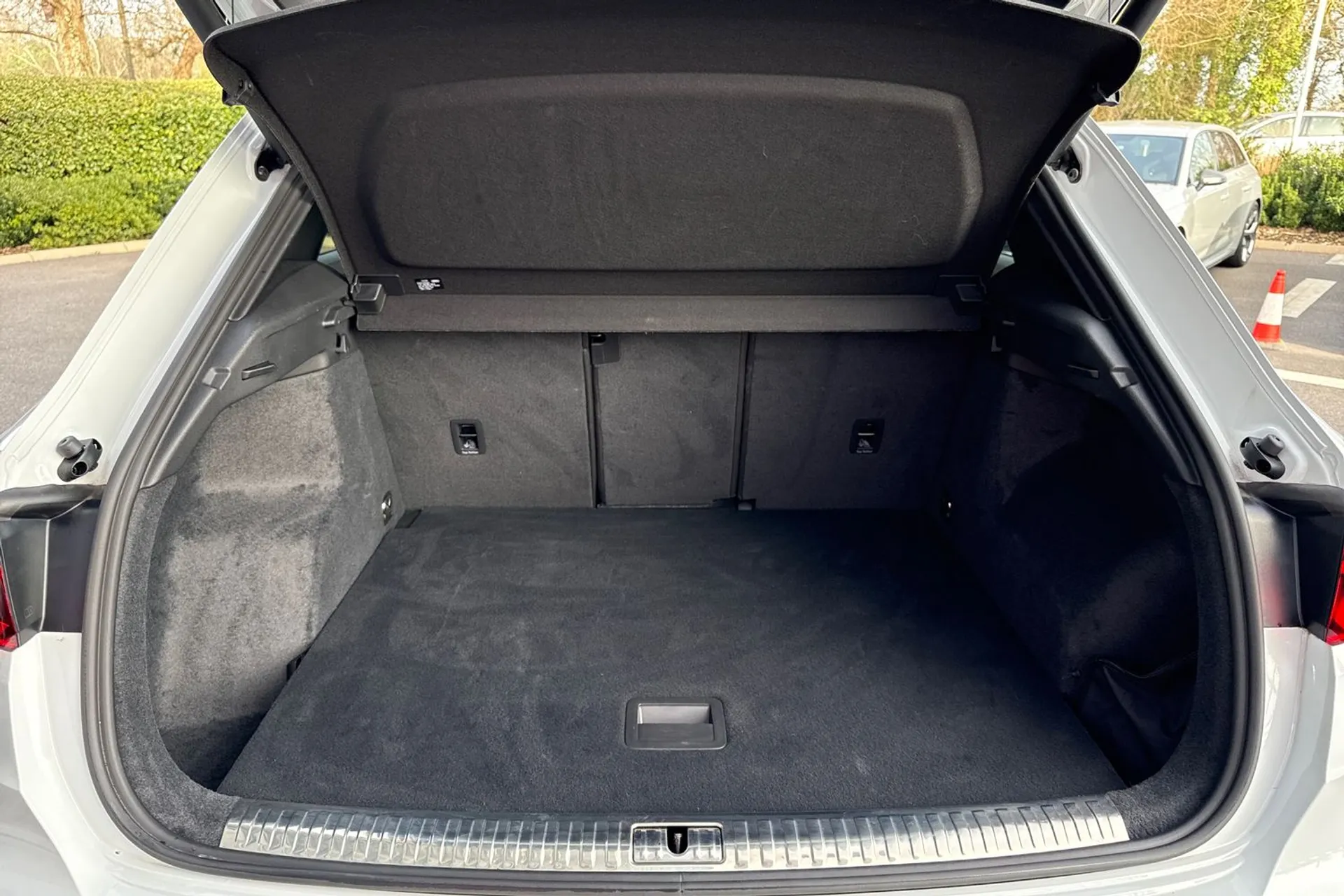 Audi Q3 thumbnail image number 33