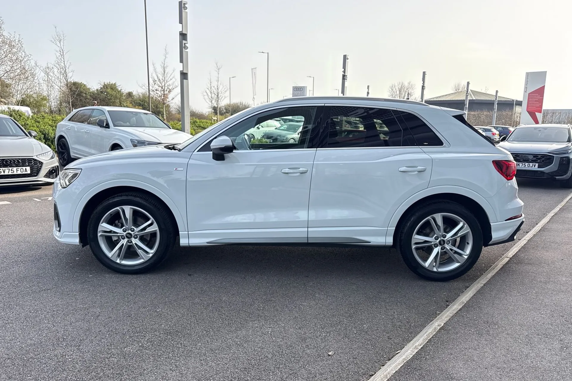 Audi Q3 thumbnail image number 18