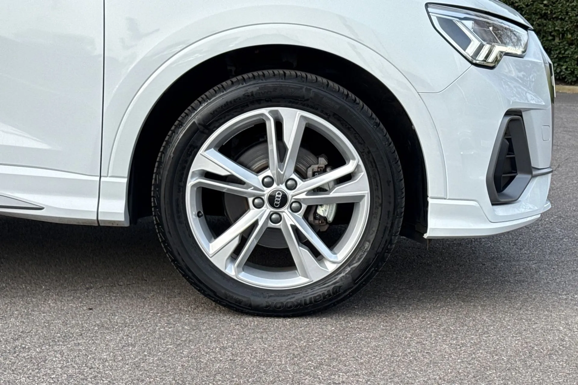 Audi Q3 thumbnail image number 20