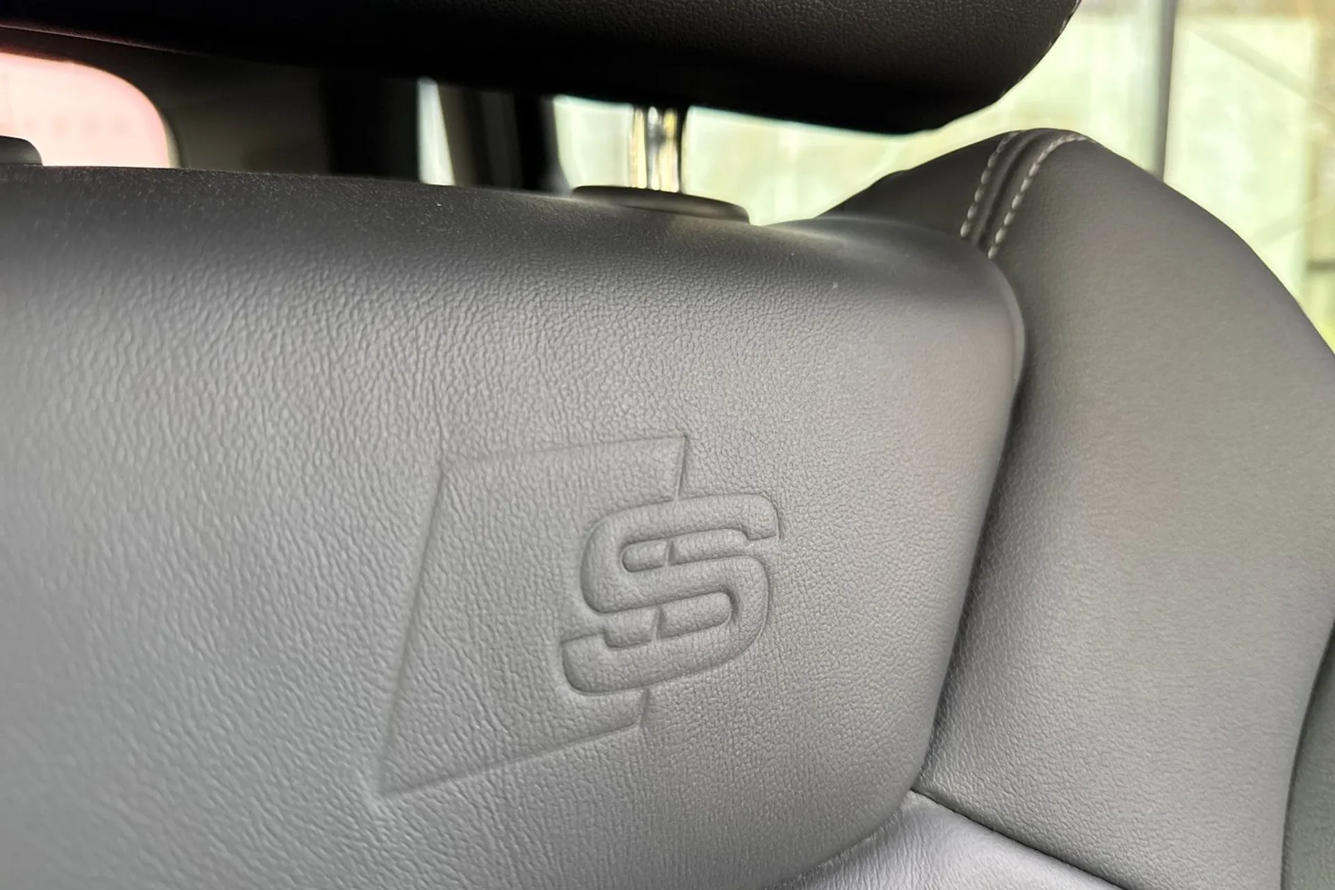 Audi Q3 thumbnail image number 22