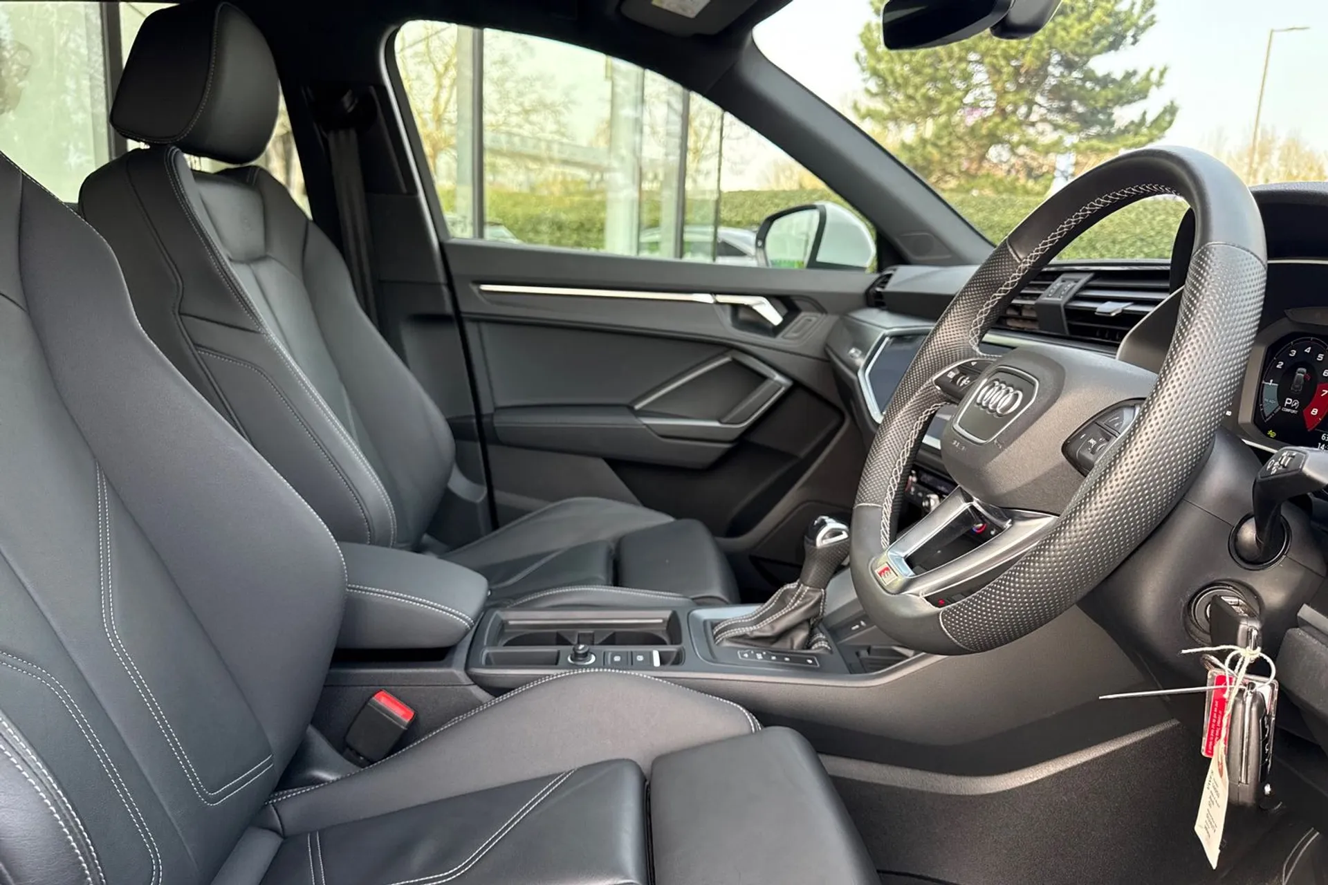 Audi Q3 thumbnail image number 39