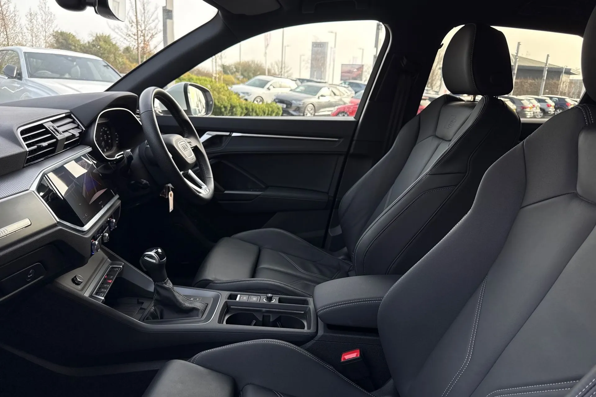 Audi Q3 thumbnail image number 43