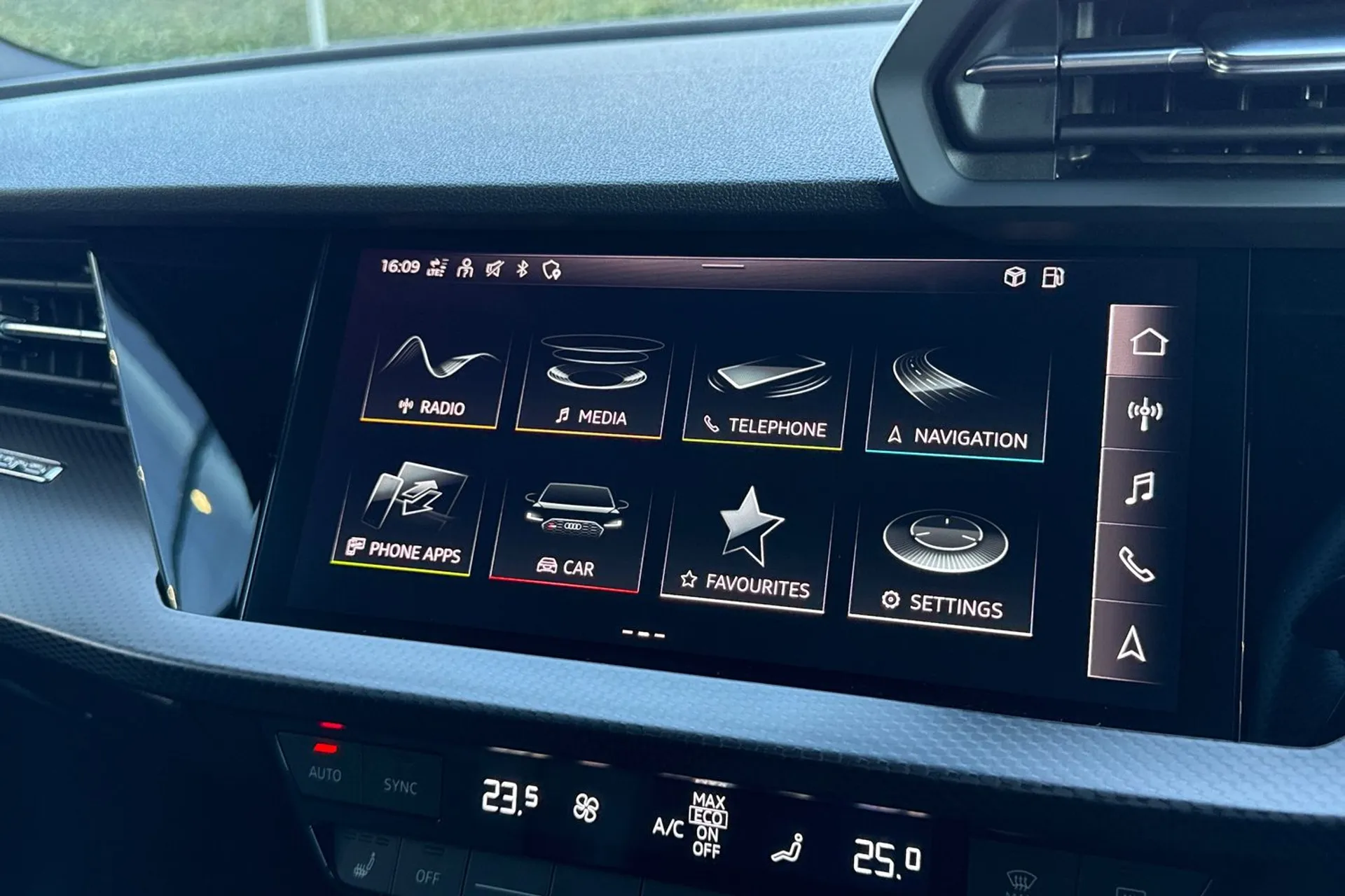 Audi RS3 thumbnail image number 25